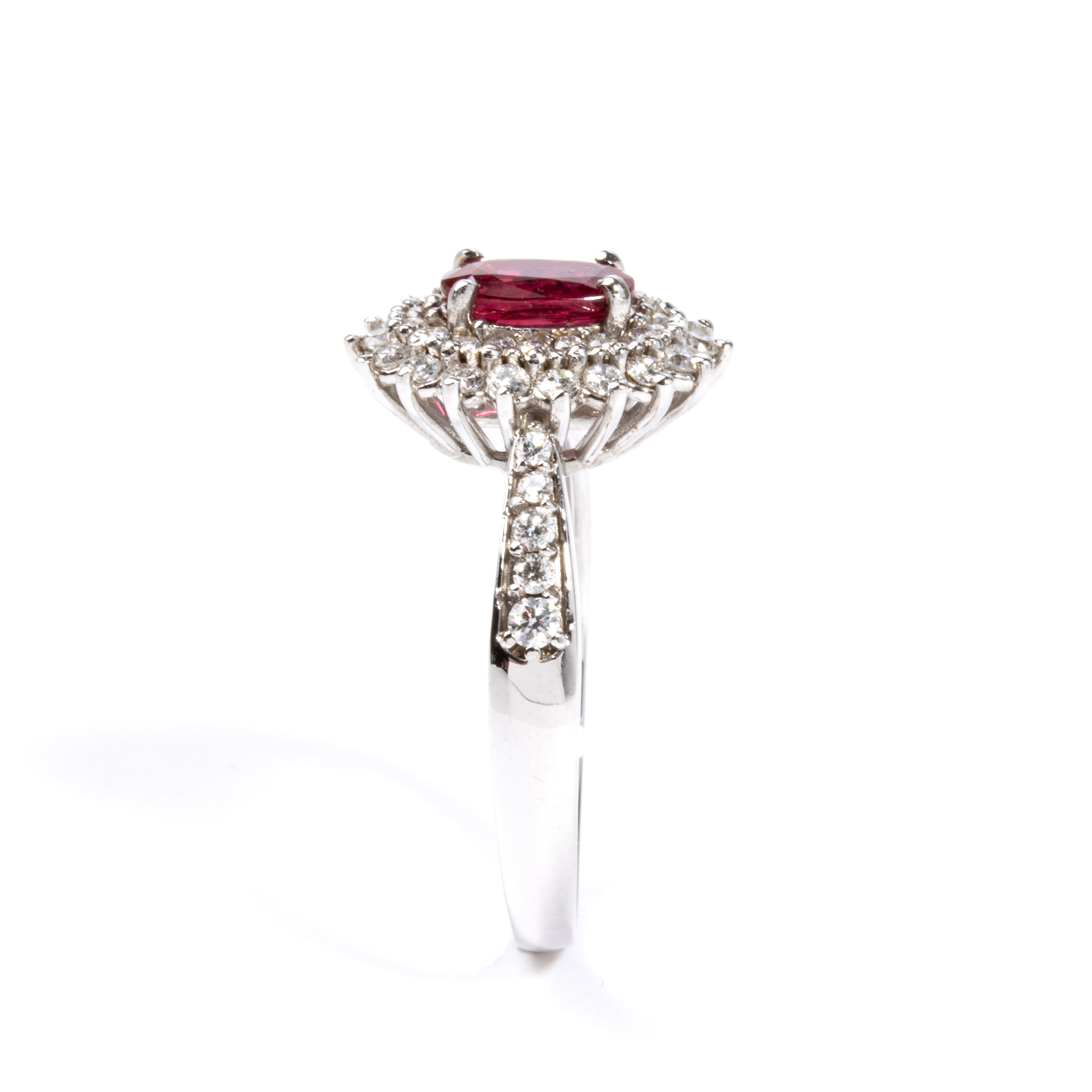 Anello in oro con diamanti e rubini