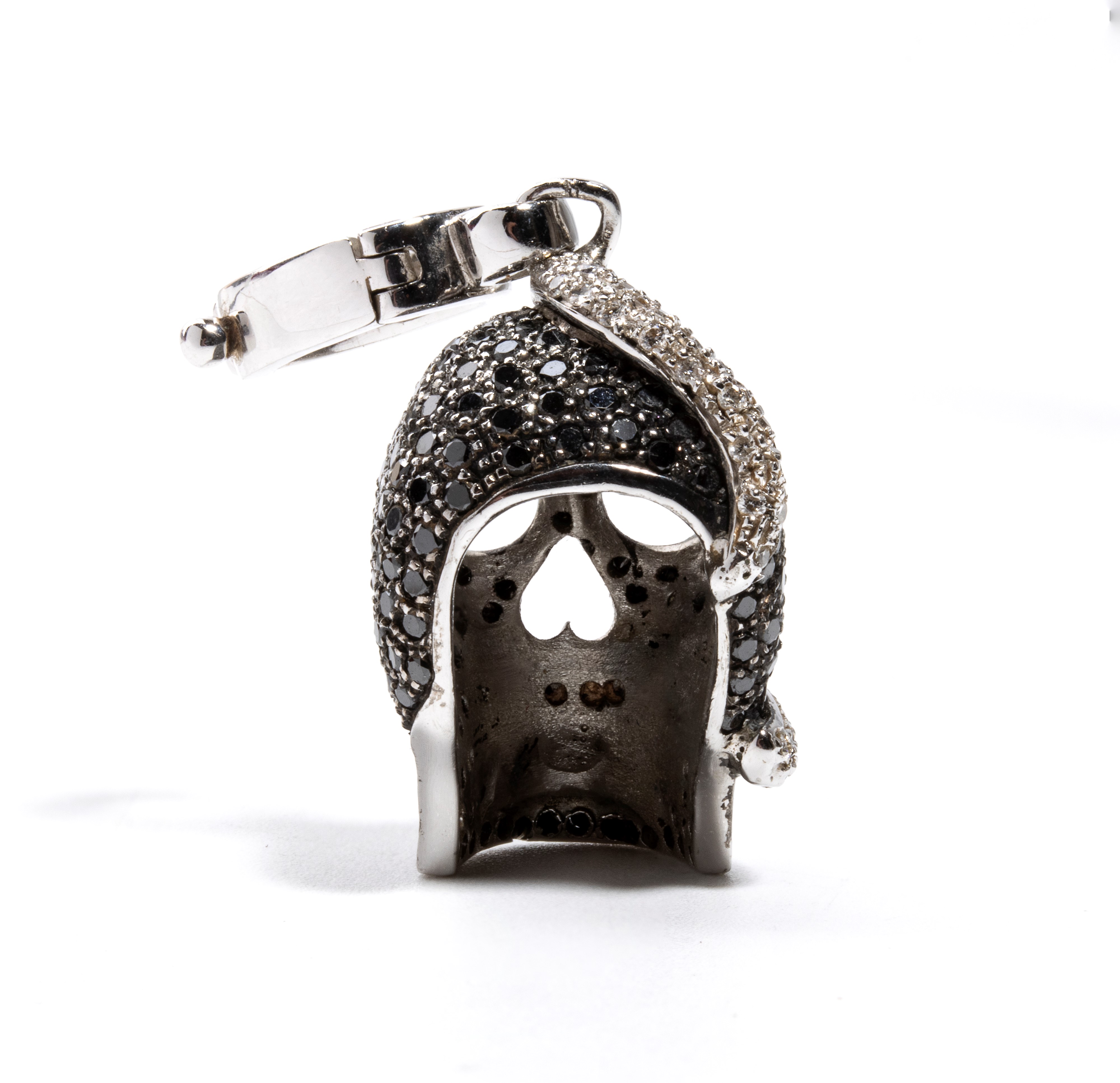 Pendente in oro con diamanti neri