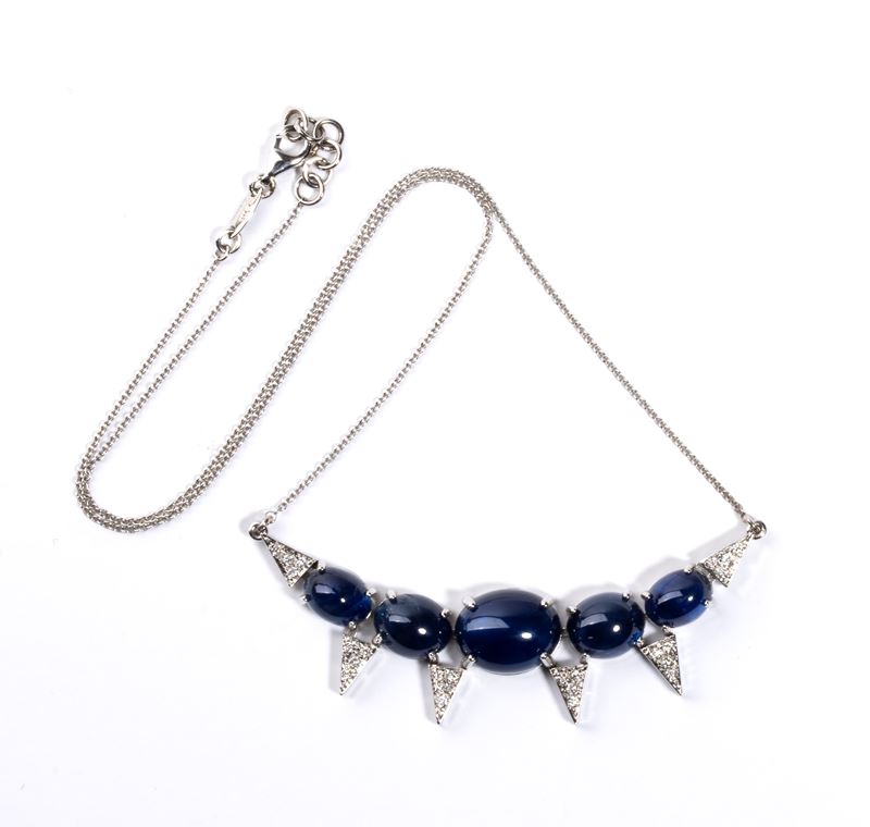 Girocollo in oro con diamanti e zaffiri