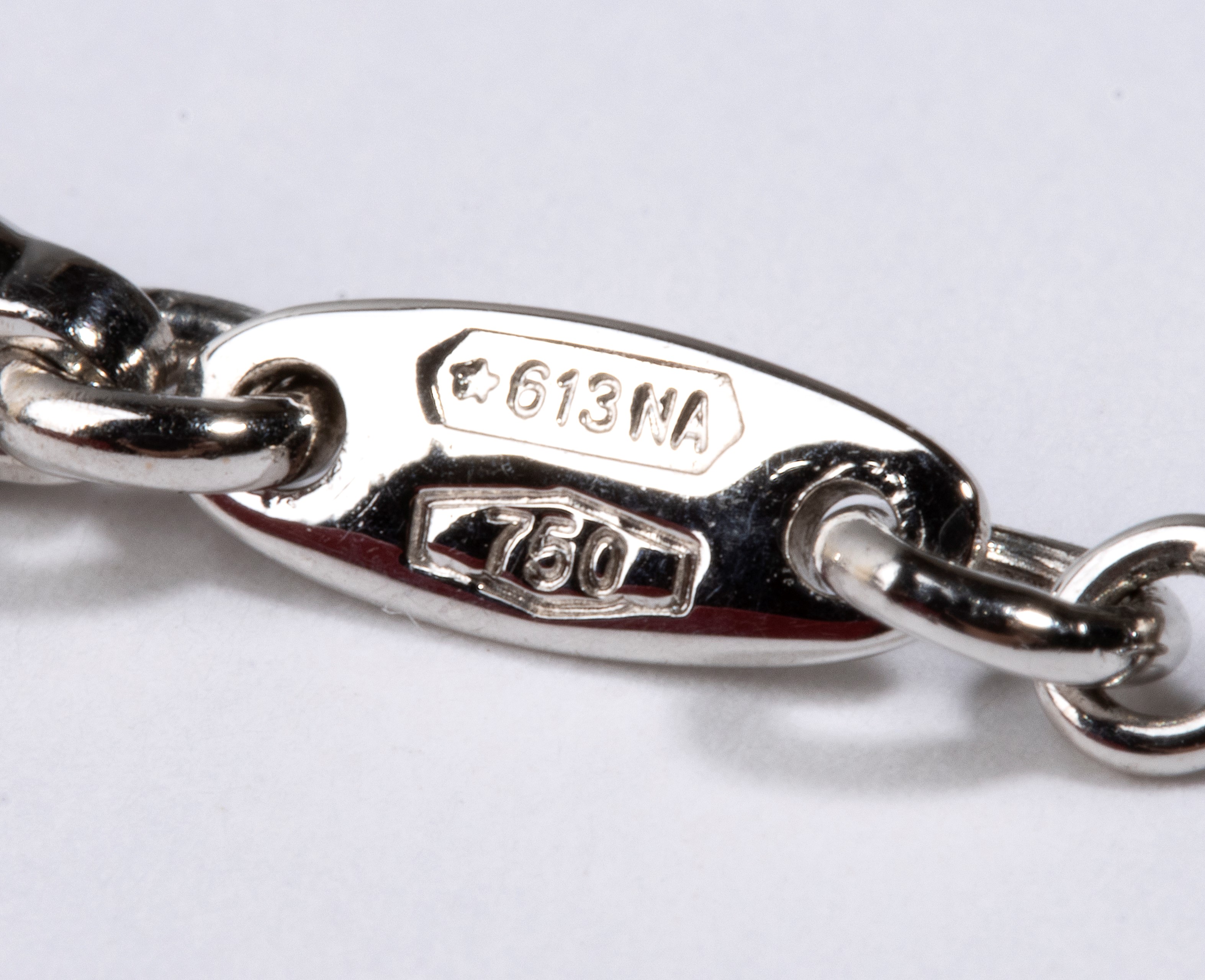 Girocollo in oro con diamanti e zaffiri