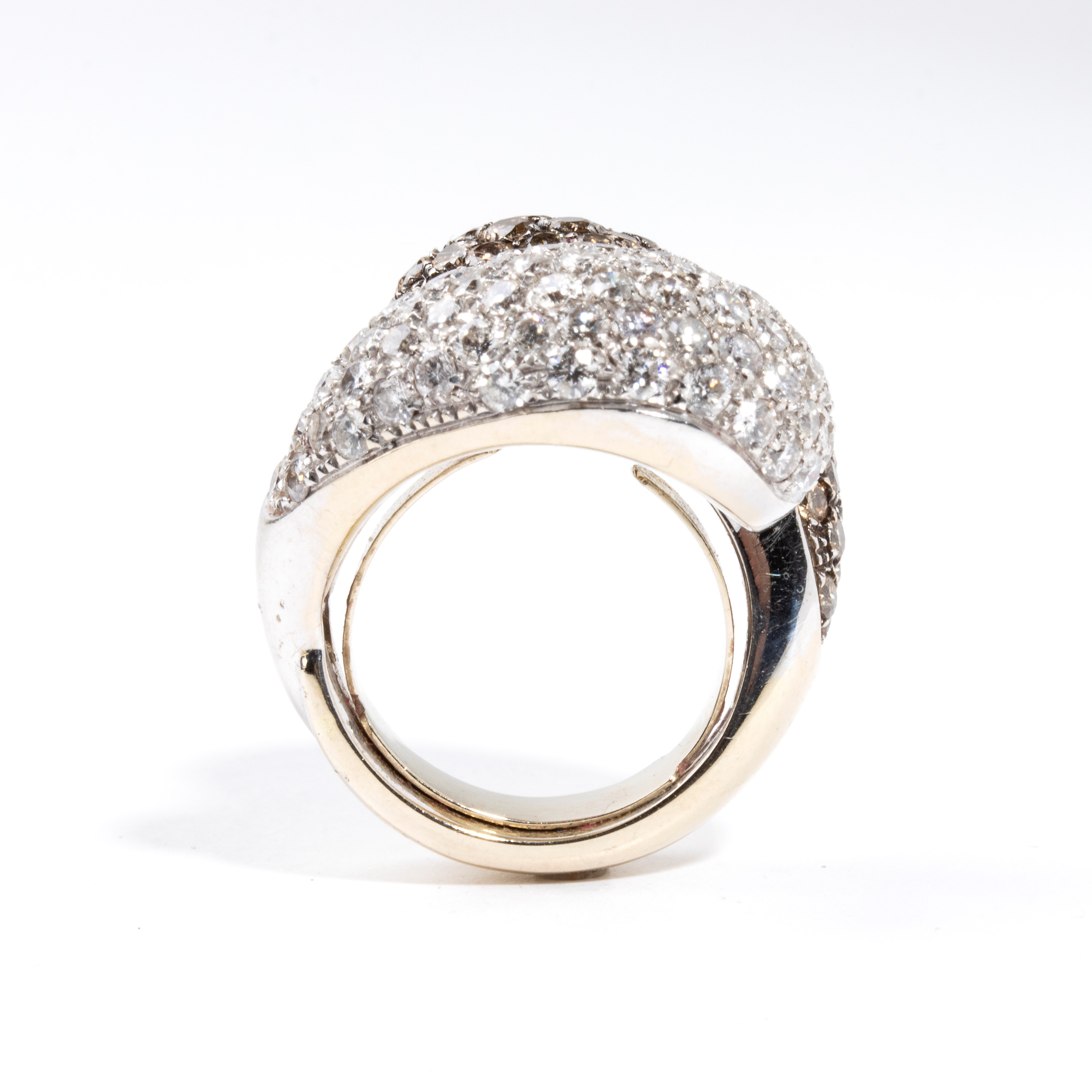 Anello in oro con diamanti