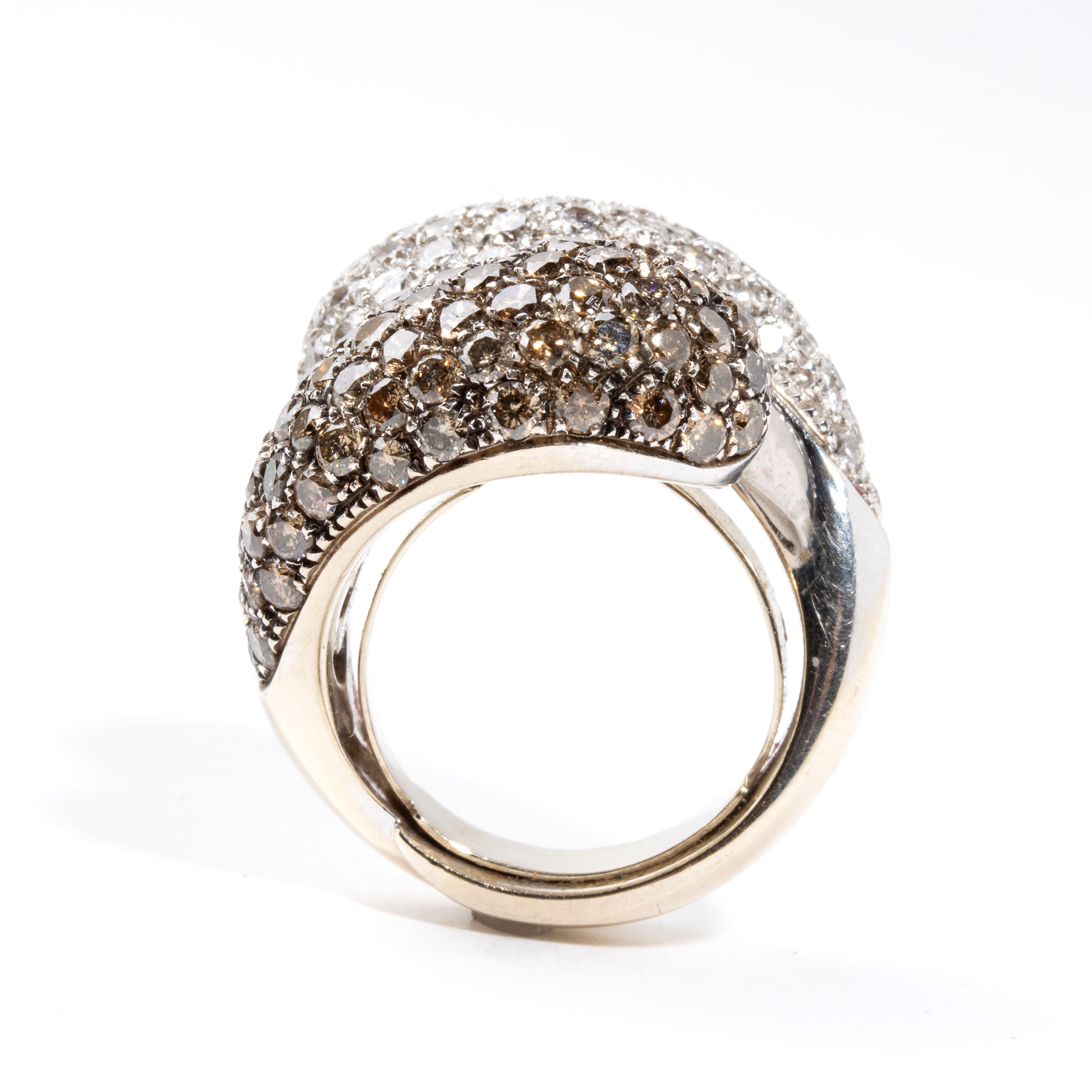 Anello in oro con diamanti