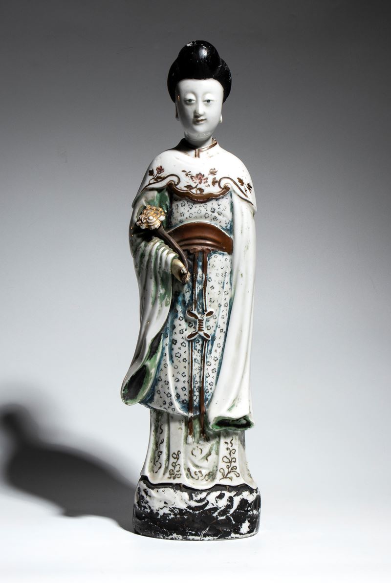 Figura di dama di corte, porcellana, Cina, dinastia Qing (XIX secolo)