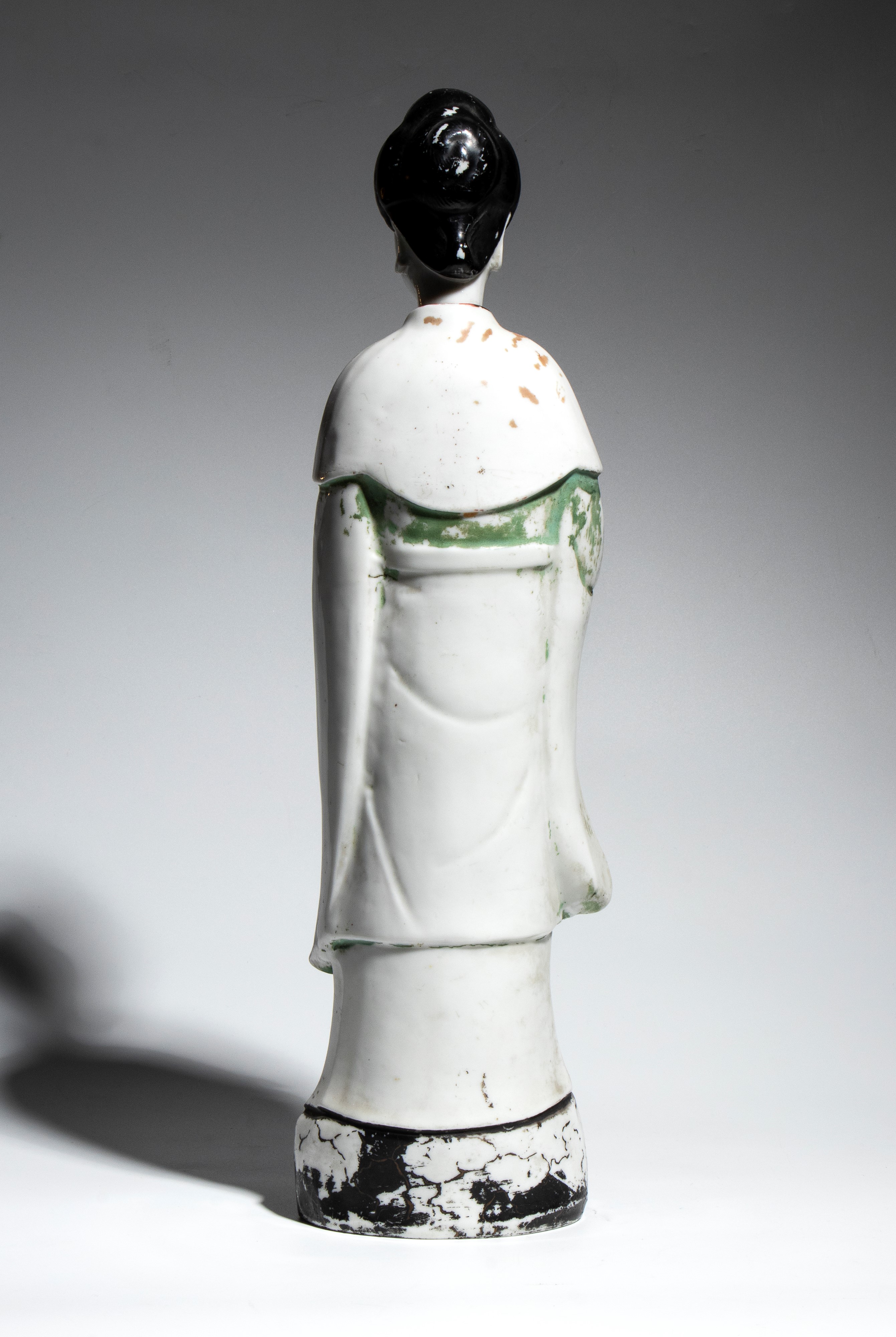 Figura di dama di corte, porcellana, Cina, dinastia Qing (XIX secolo)