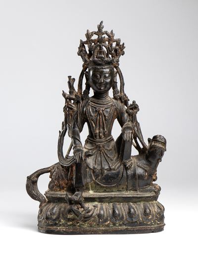 Bodhisatva, Figura in bronzo dorato su creatura mitica, Cina dinastia Ming (XV-XVI secolo)