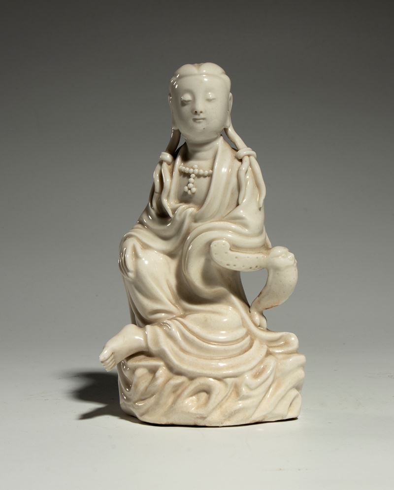Dehua Blanc de Chine, Figura di Bodhisattva in porcellana, Cina, fine dinastia Qing (XIX secolo)