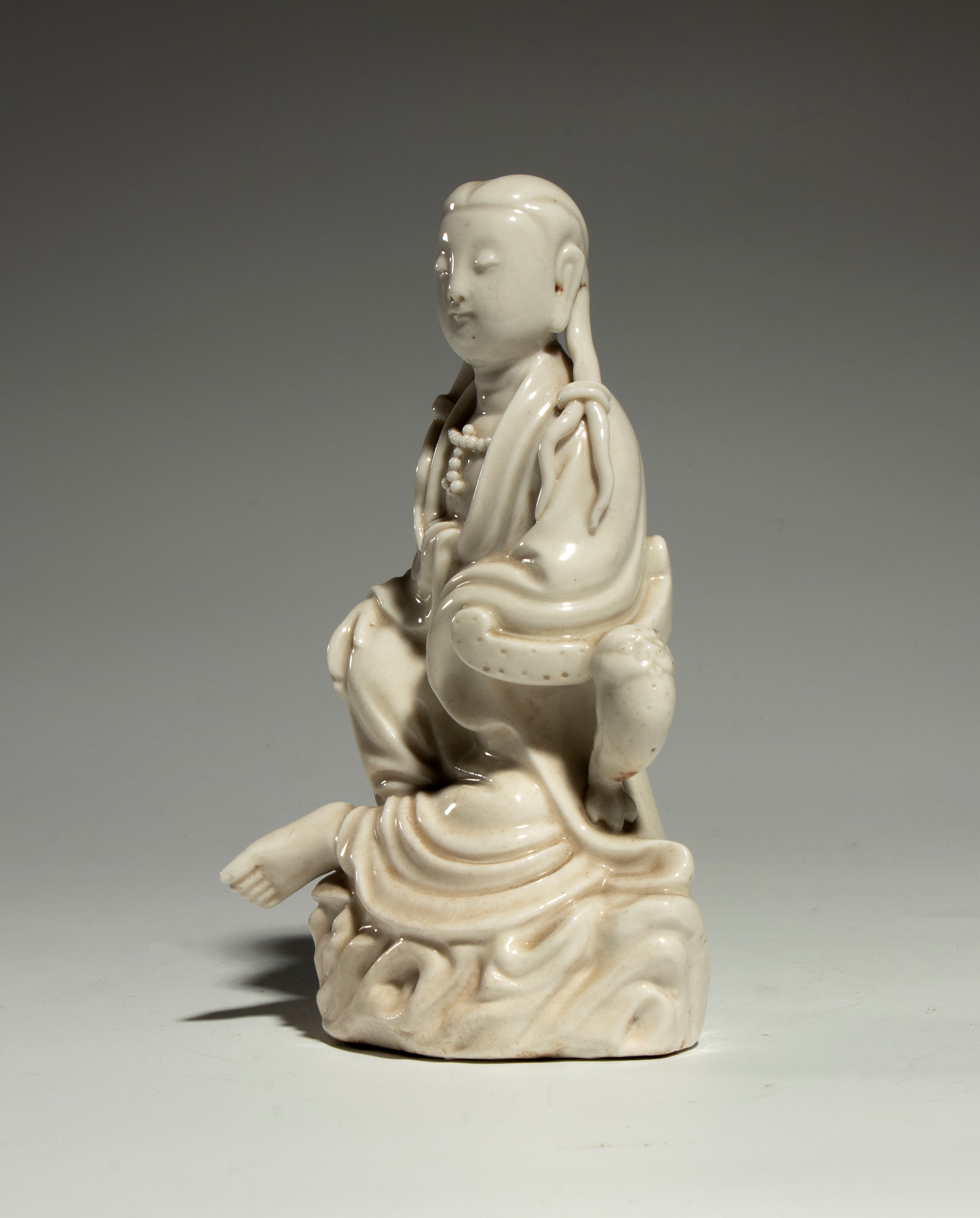 Dehua Blanc de Chine, Figura di Bodhisattva in porcellana, Cina, fine dinastia Qing (XIX secolo)