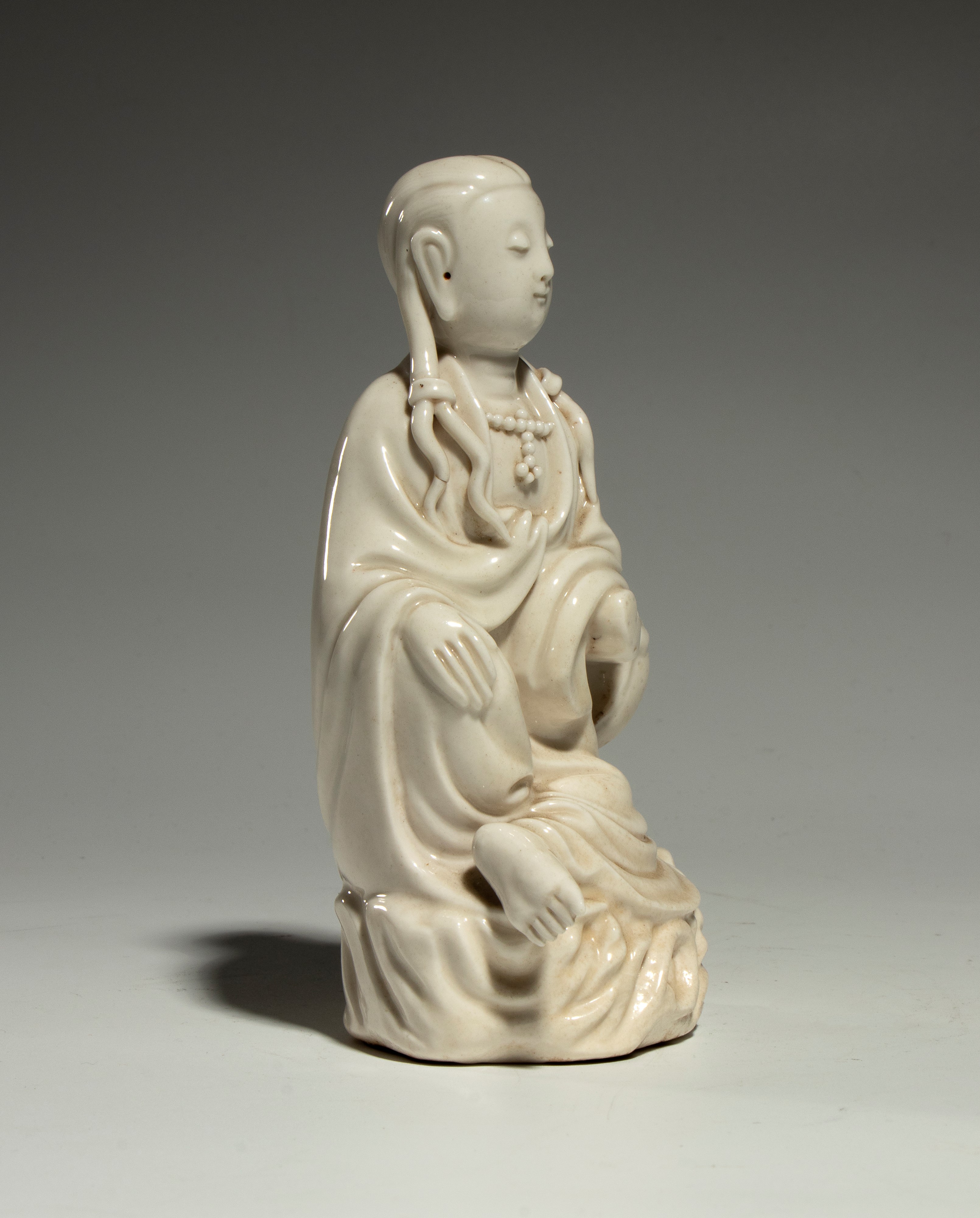 Dehua Blanc de Chine, Figura di Bodhisattva in porcellana, Cina, fine dinastia Qing (XIX secolo)
