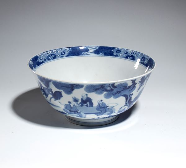 Ciotola in porcellana bianca e blu con figure e decoro naturalistico. Cina, periodo Transizione (1620-1683)