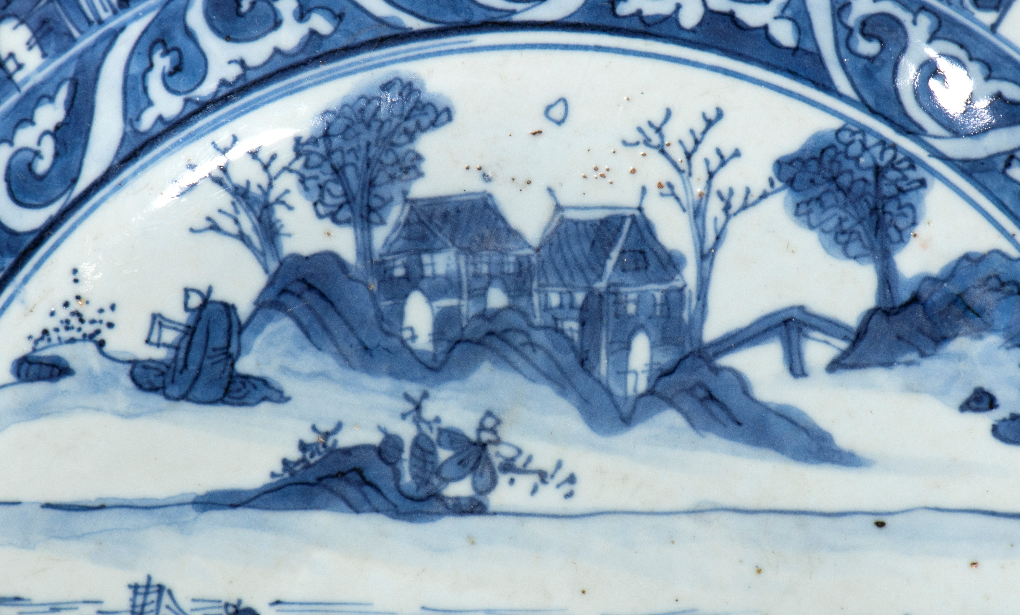 Ciotola grande in porcellana bianca e blu, Cina, dinastia Qing (Kangxi) con decorazione naturalis...