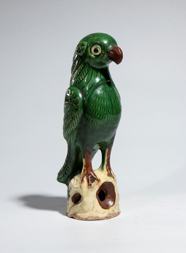 Sancai glazed ceramic figurine depicting a parrot. China, 20th century.