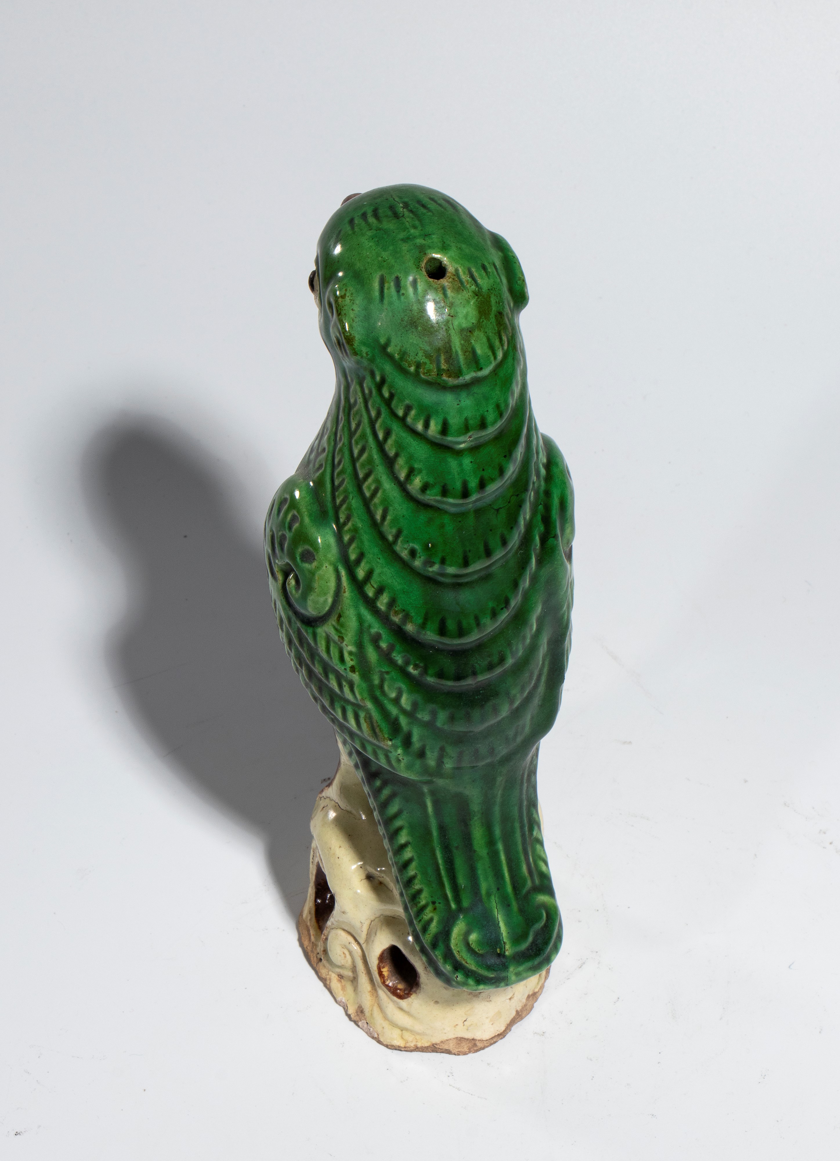 Cina, Figura in ceramica a smalti Sancai raffigurante un pappagallo