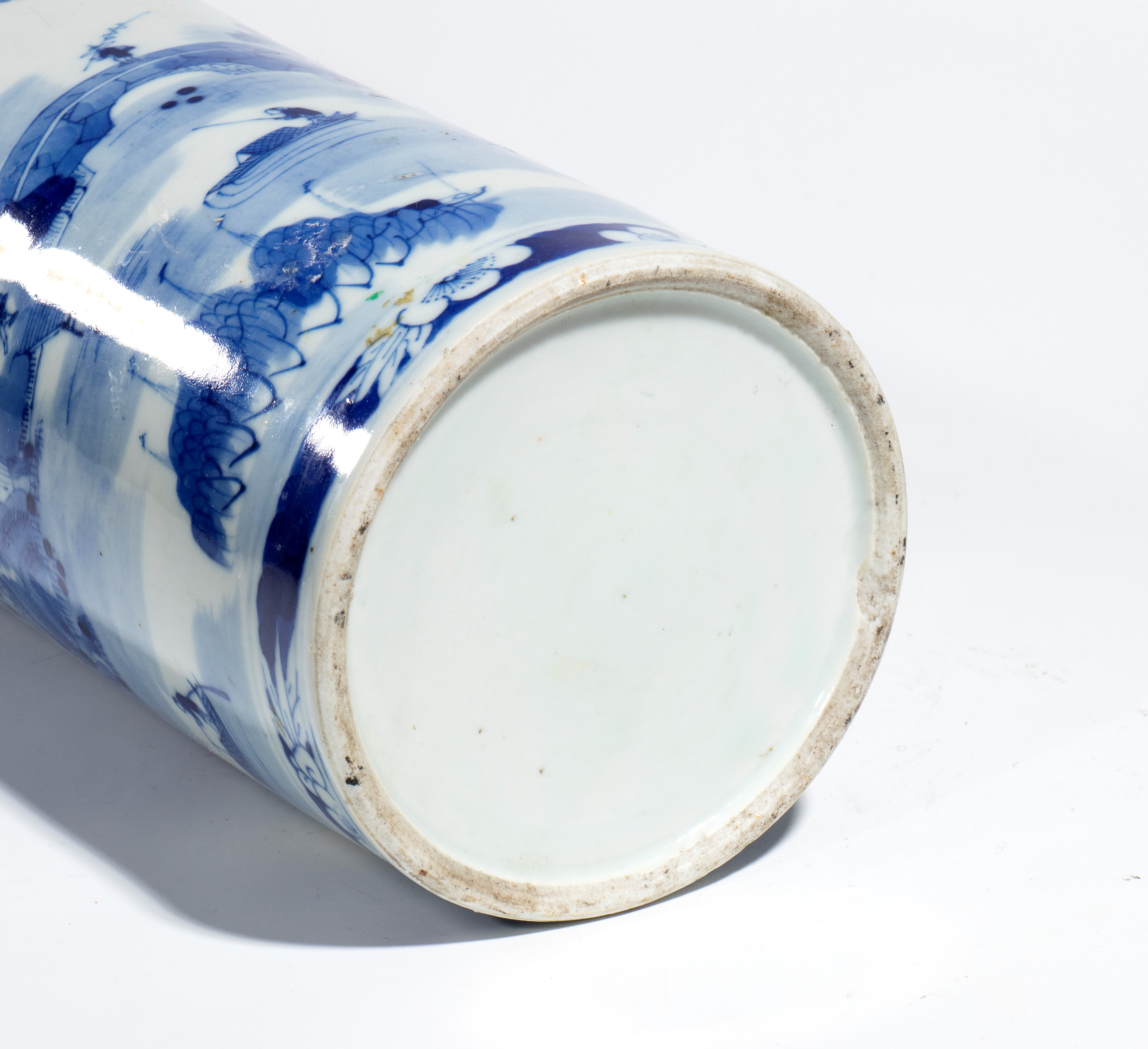 Vaso, porcellana bianca e blu decorata con figure e paesaggio naturalistico, Cina, XX secolo