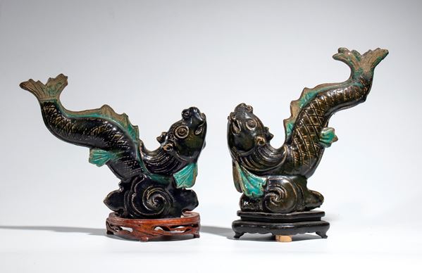 A group of two Sancai glazed ceramic tiles depicting two "Ao Yu" fish. China, Ming Dynasty (1368-1644).