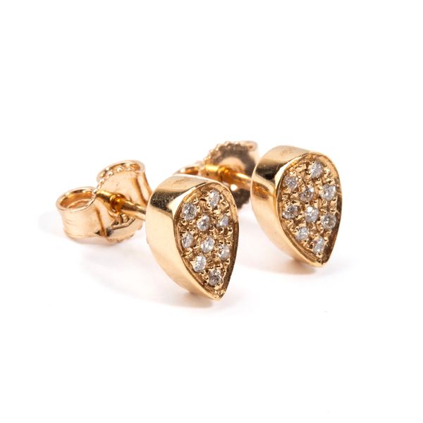 Paio di orecchini geometrici in oro e diamanti