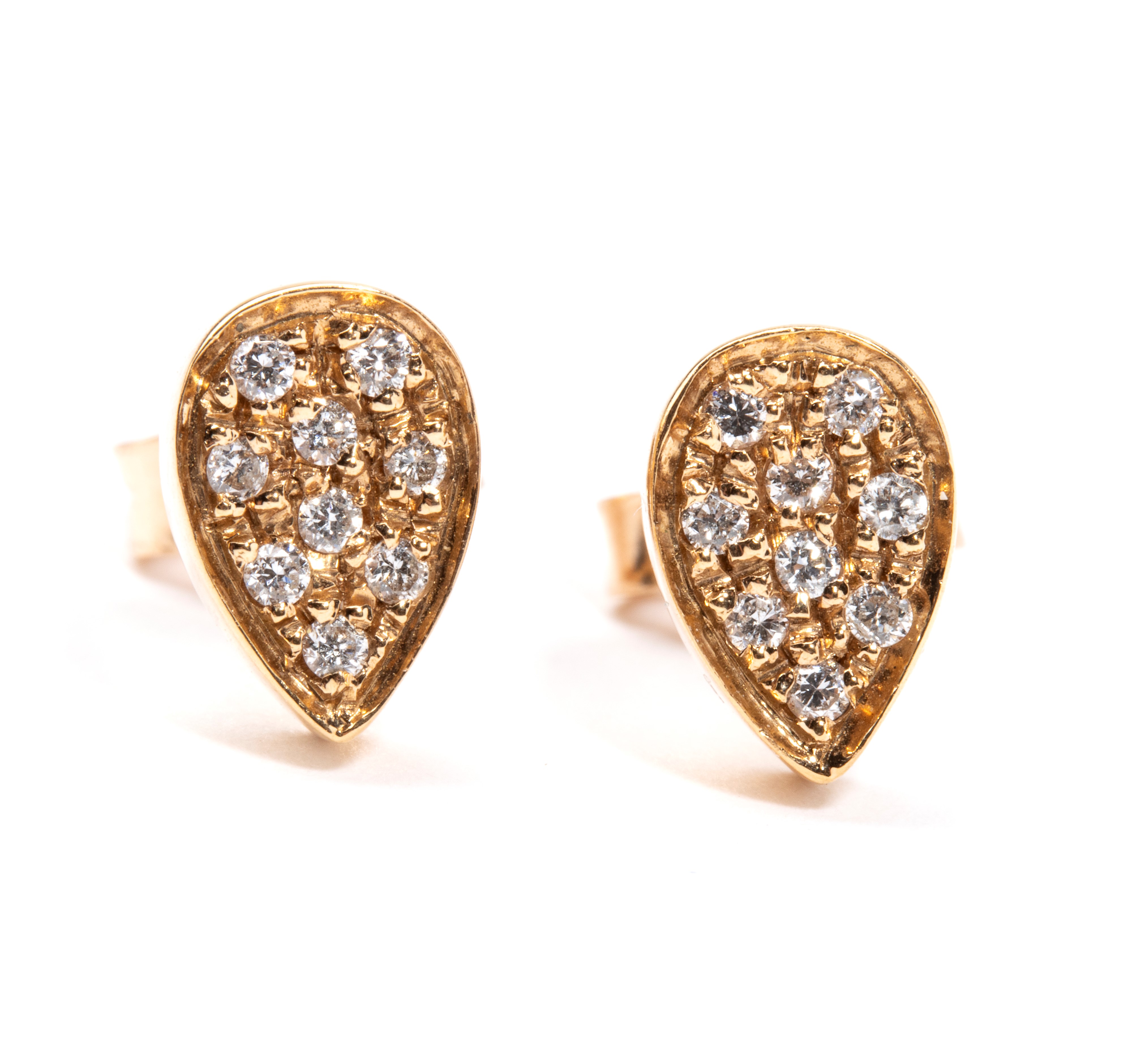 Orecchini geometrici in oro bianco 18k con pavé di diamanti