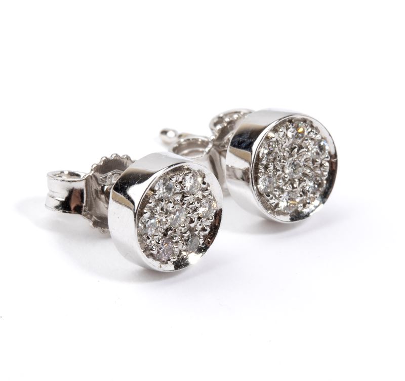 Orecchini geometrici, oro bianco 18k e diamanti (pavé)