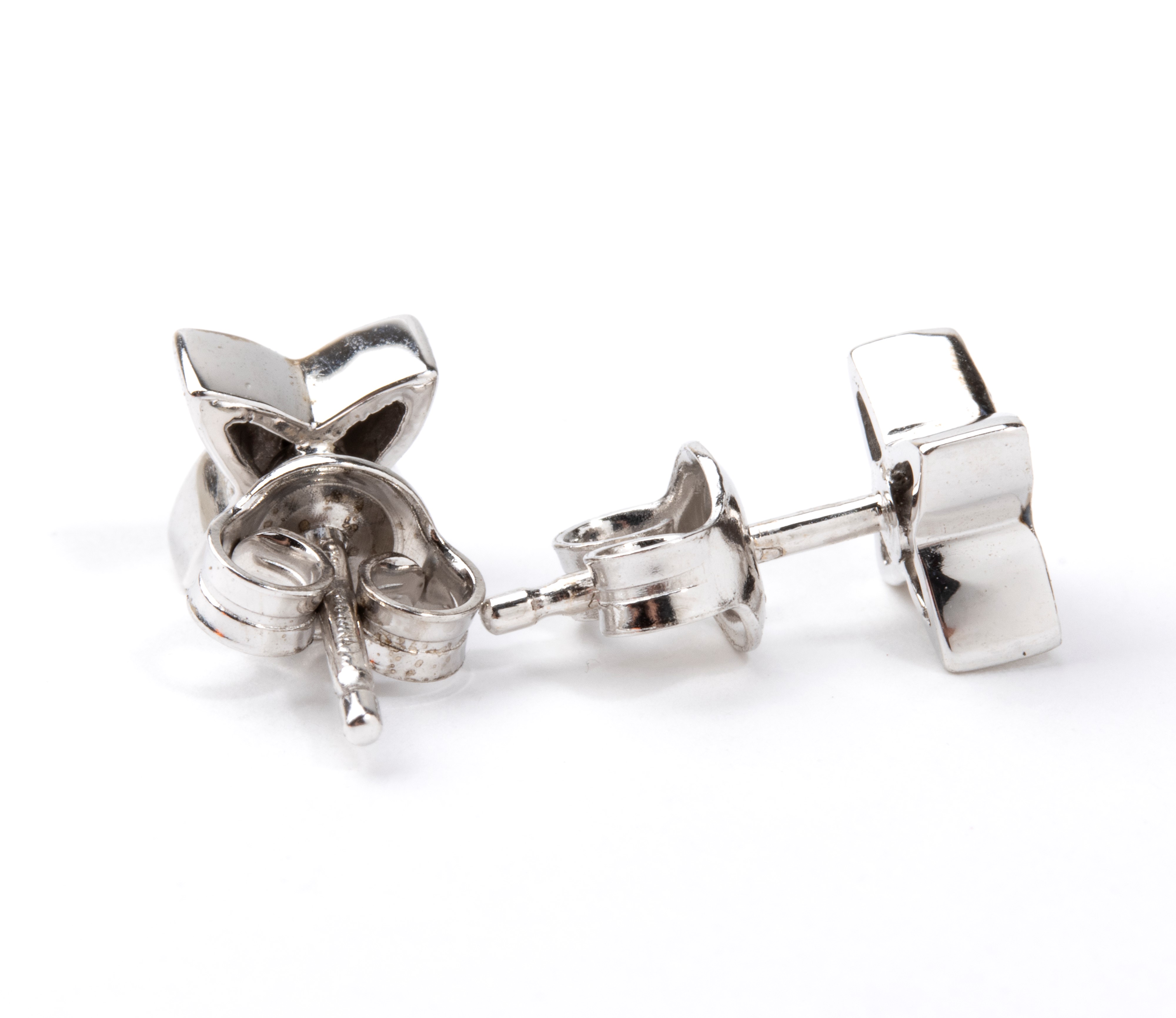 Orecchini a stella, oro bianco 18k e diamanti neri (pavé)