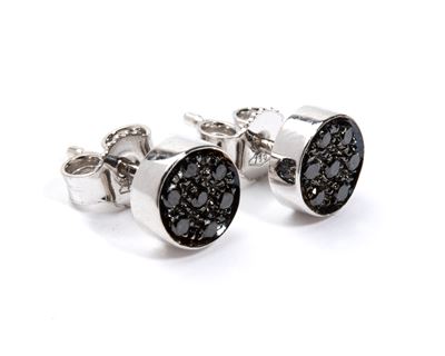 Orecchini in oro bianco 18k con diamanti neri, montatura a pavé