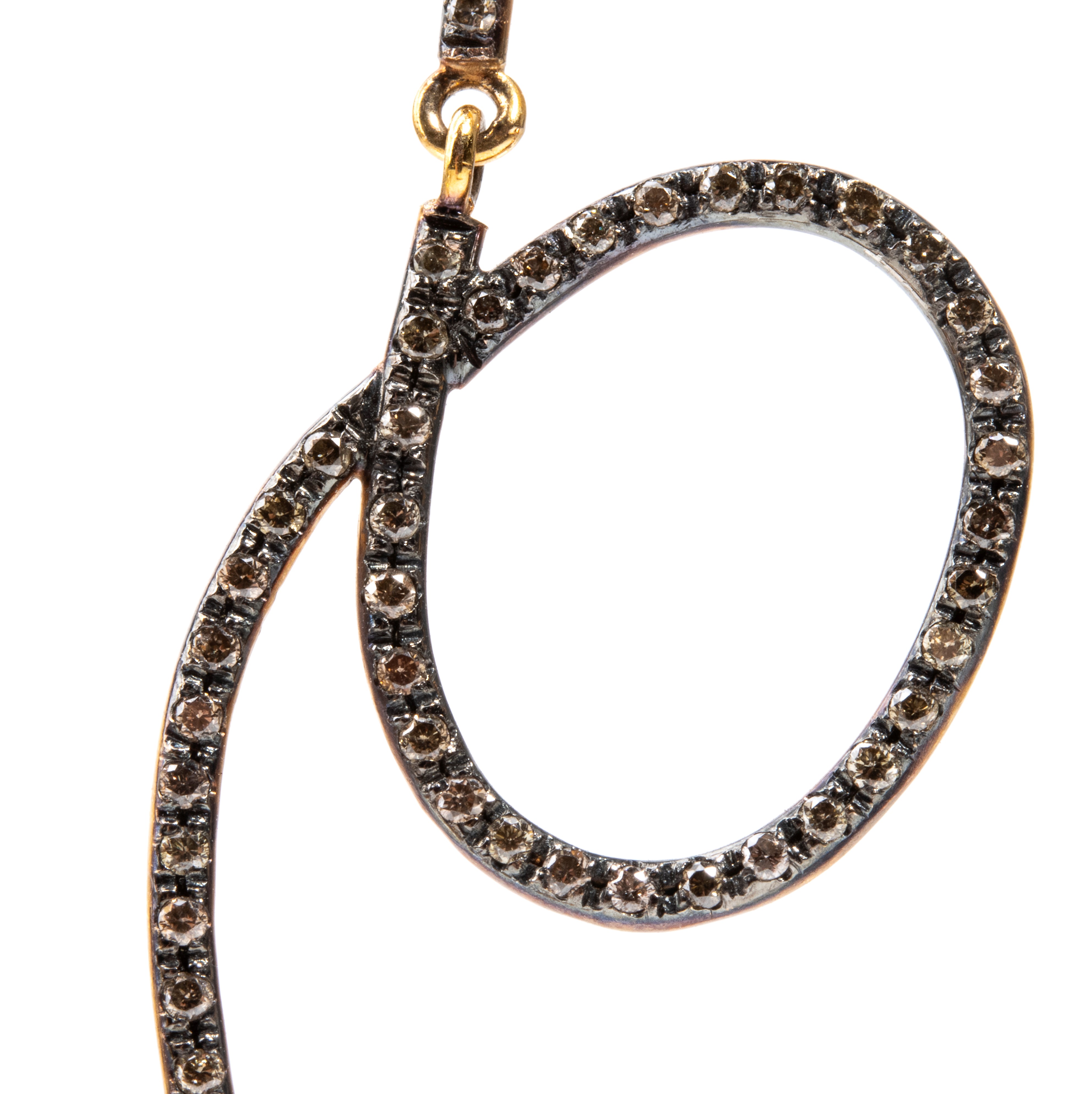 Paio di orecchini in oro e diamanti