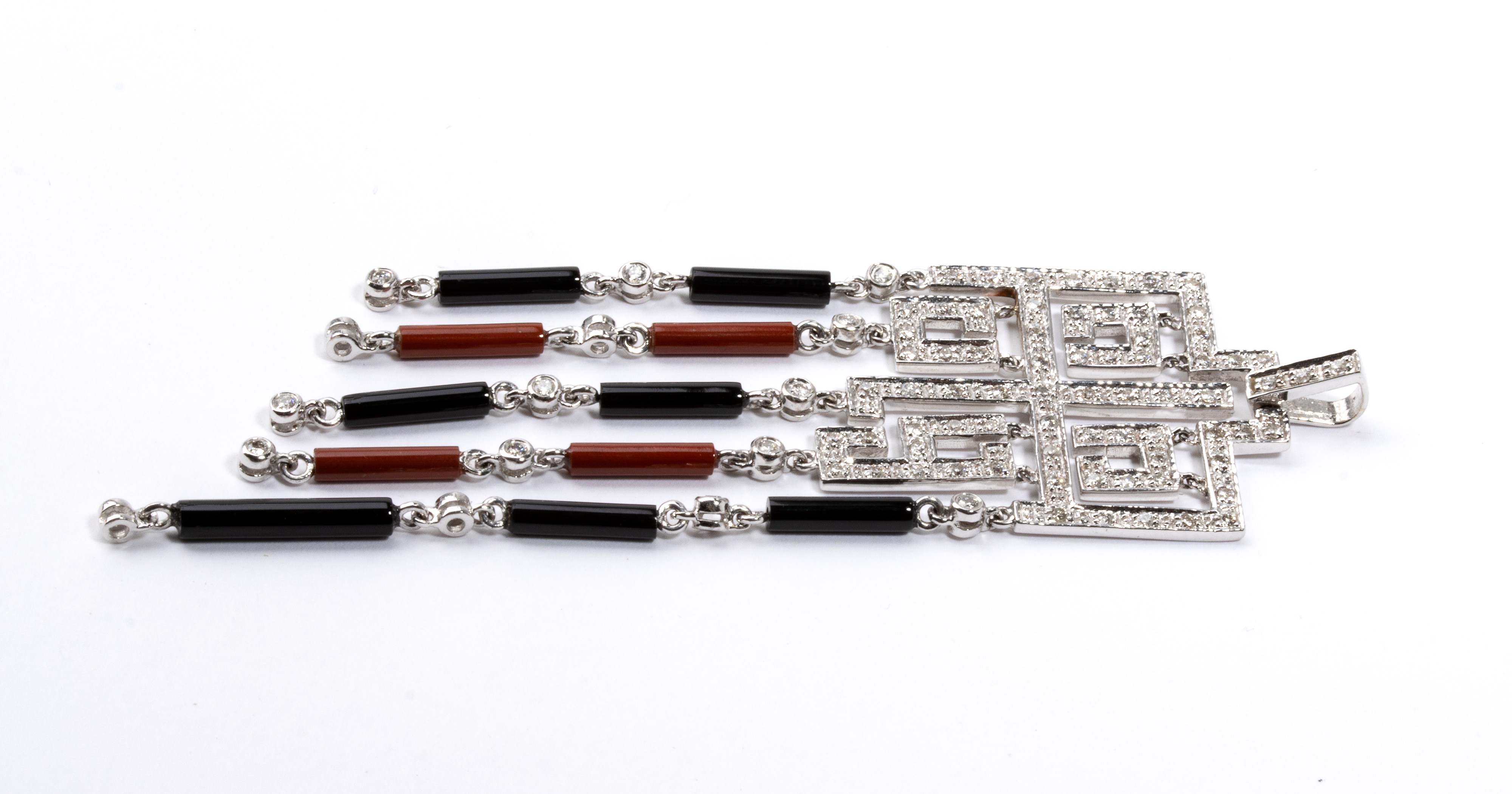 Pendente in oro con smalti e diamanti