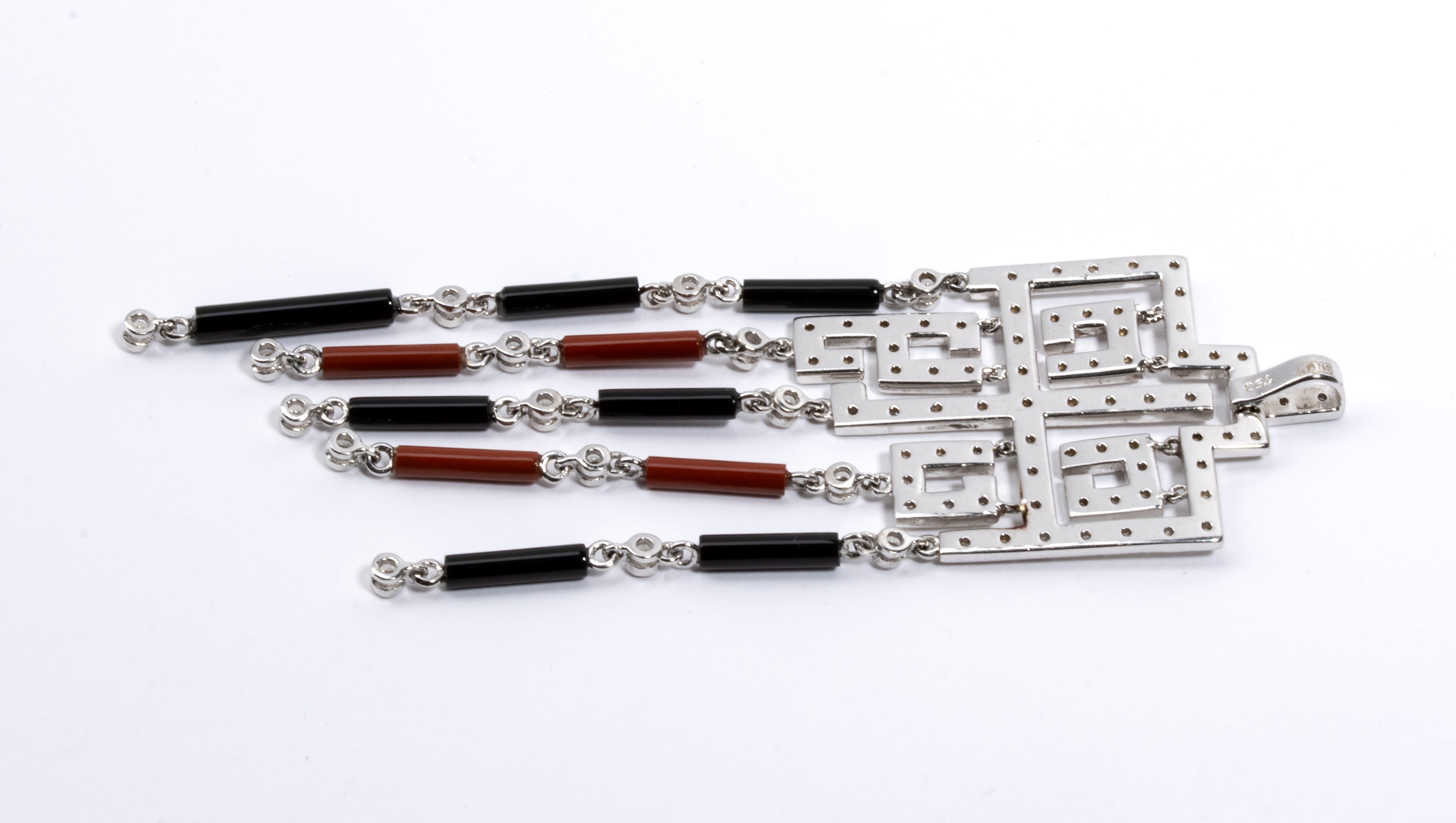 Pendente in oro con smalti e diamanti