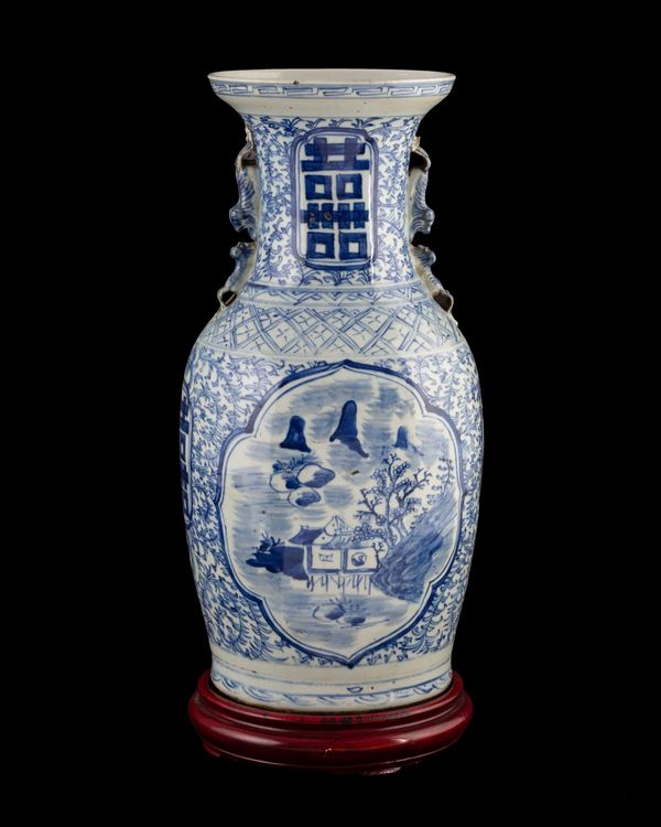 A blue and white porcelain vase decorated with ideograms of double happiness, China, Qing dynasty (1644-1912), 19th century 