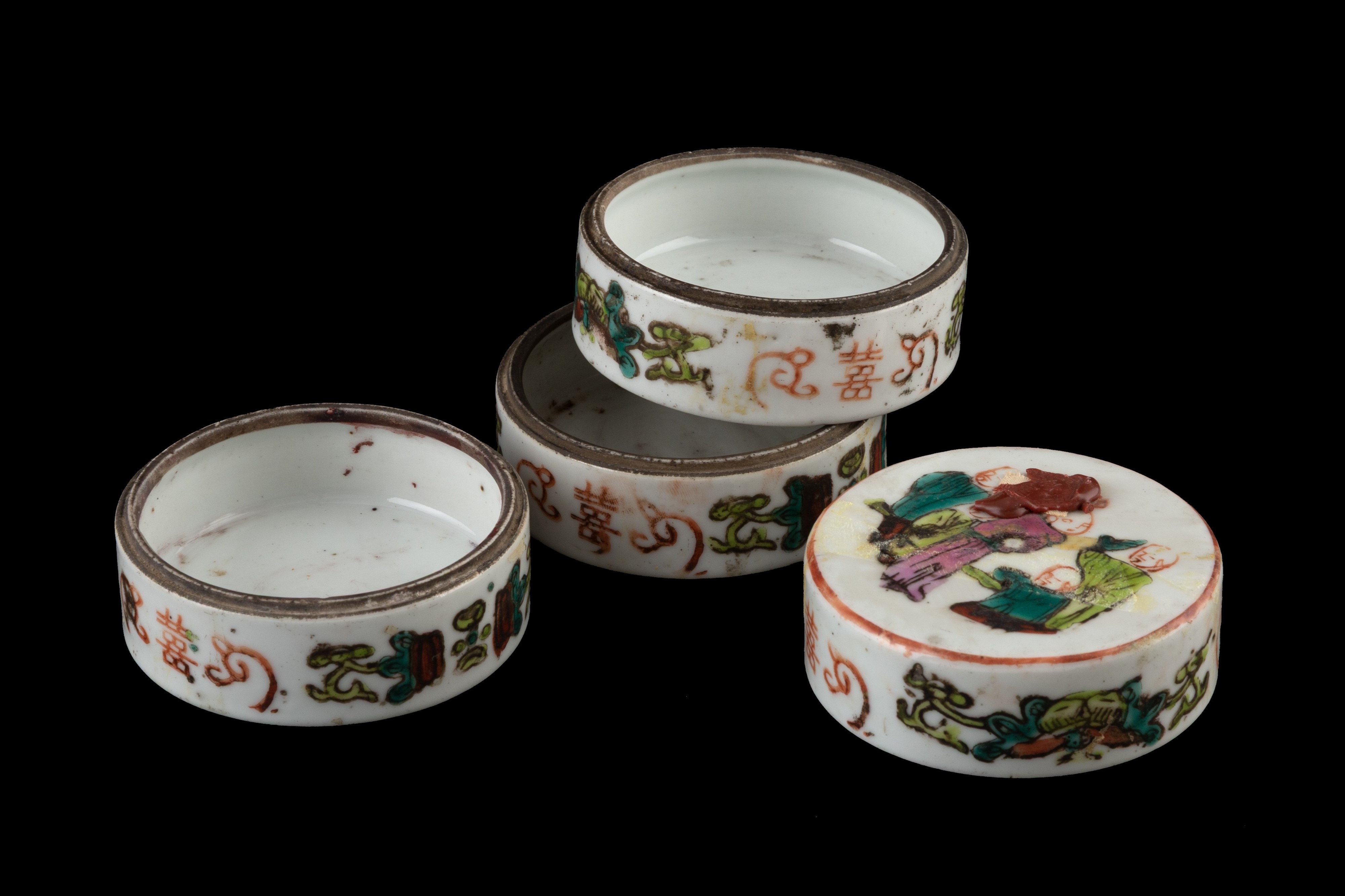 Scatola in porcellana a scomparti per alimenti. Cina, dinastia Qing (1644-1912), XIX secolo