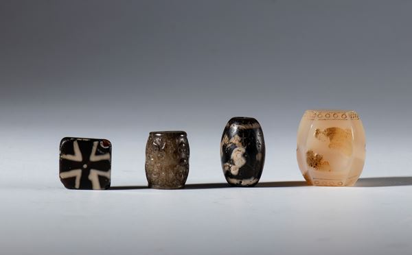 Lot of four agate and jade beads. Tibet and China, 19th century.