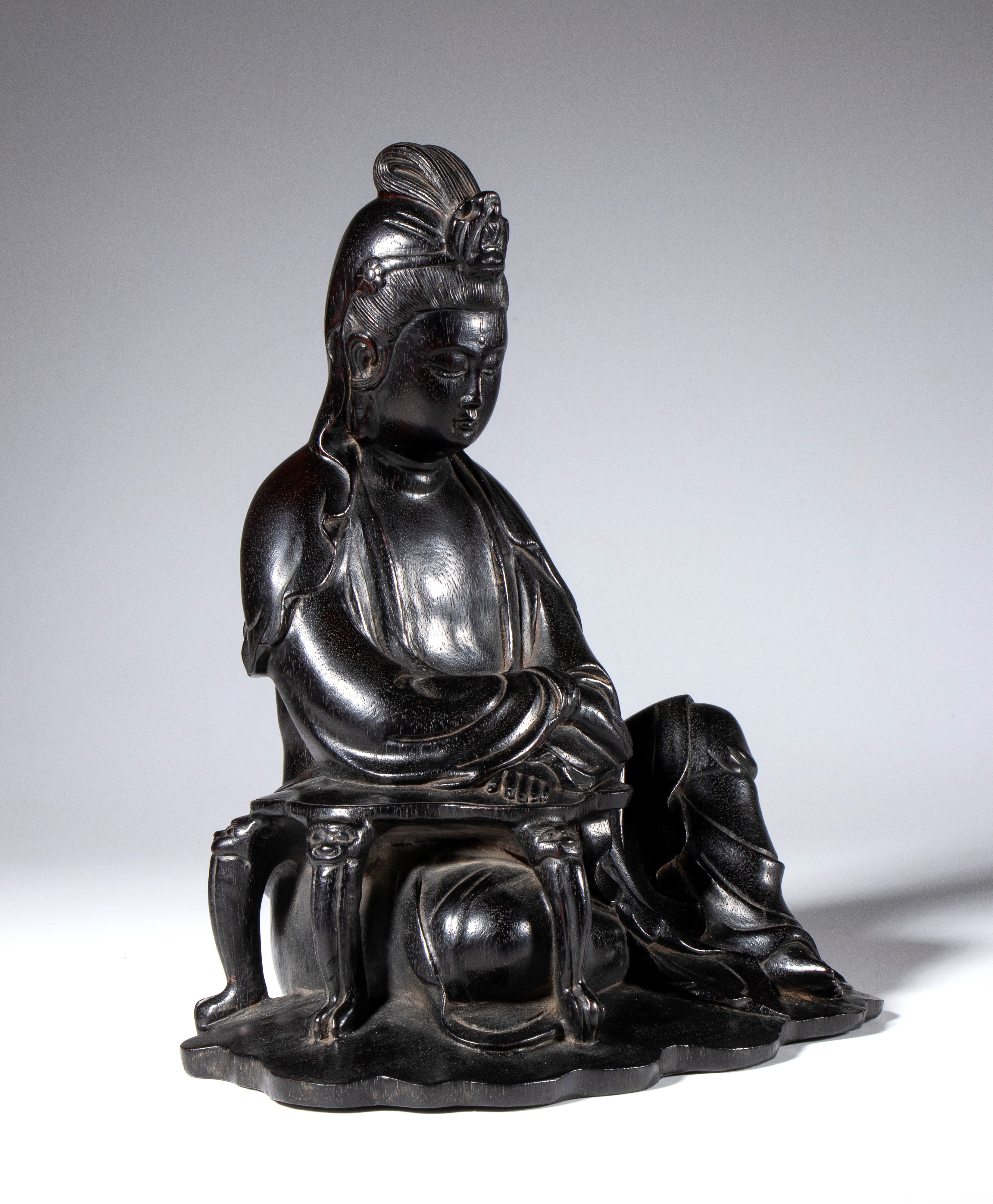 Cina (dinastia Qing, XIX secolo), Figura di Guanyin in legno scolpito