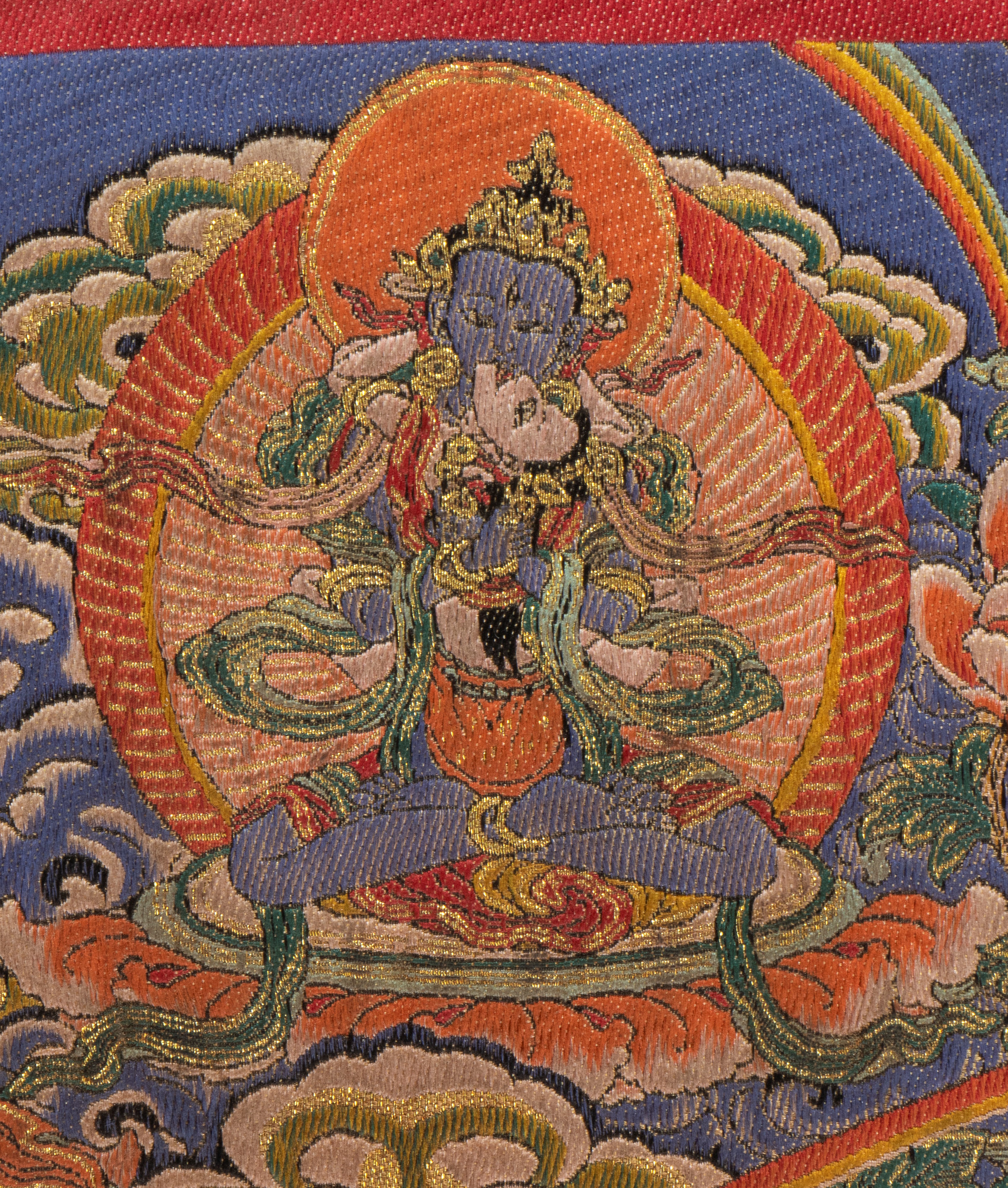 Thangka buddhista raffigurante Guru Padmasambhava tra Bodhisatva e Divinità terrifiche. Arazzo ja...