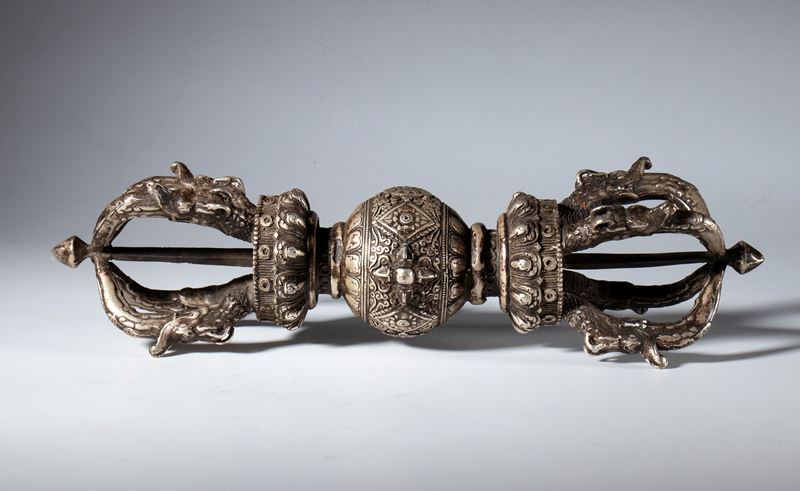 Vajra rituale in lega di rame argentato. Tibet, XIX secolo