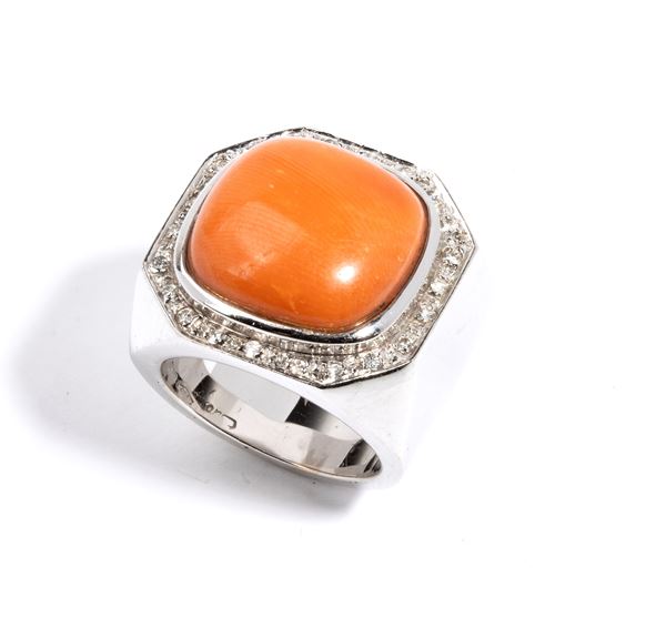 Anello a fascia in oro con diamanti e corallo