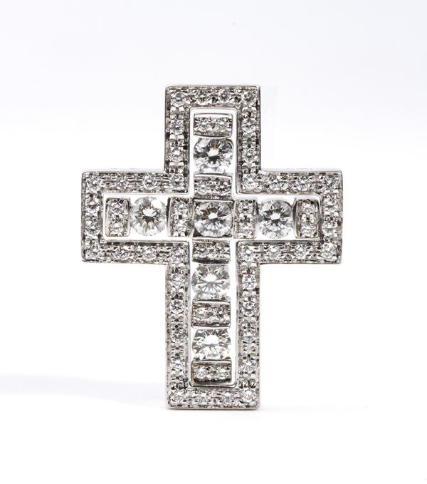 Diamond gold pendant