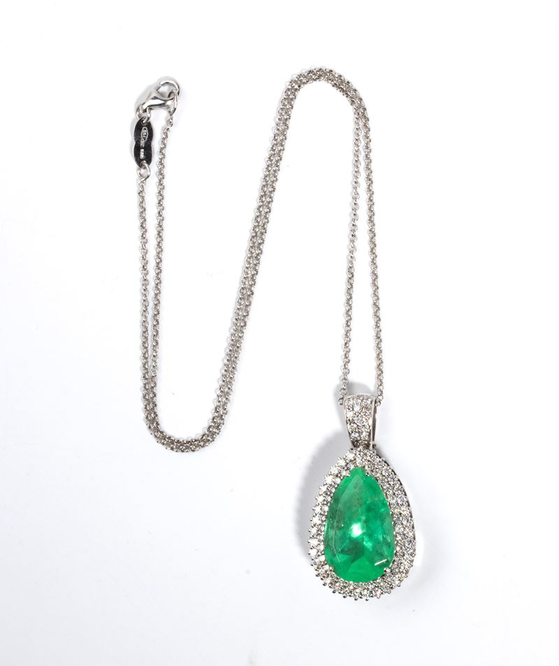 Girocollo in oro bianco con diamanti e smeraldo