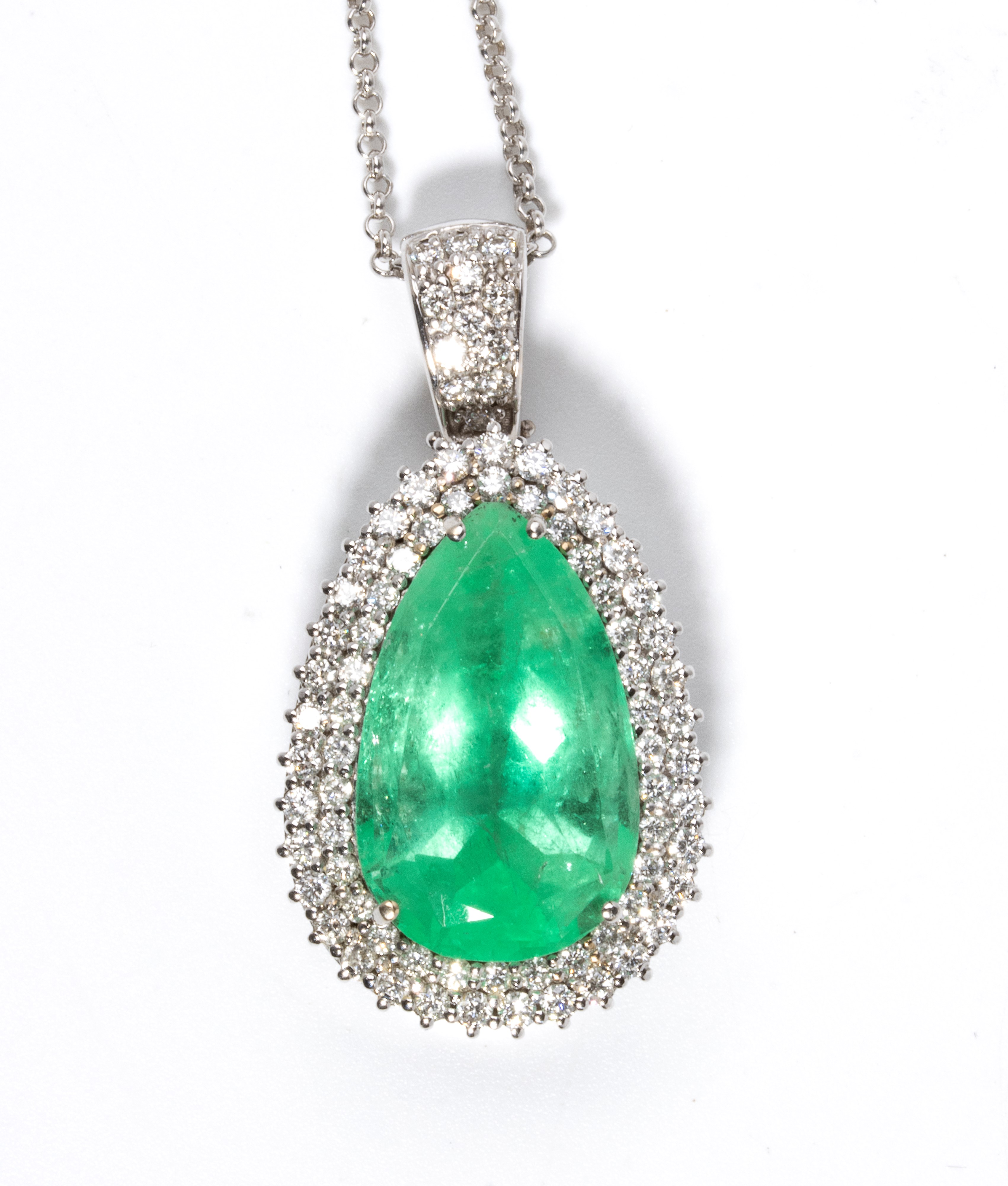 Girocollo in oro bianco con diamanti e smeraldo