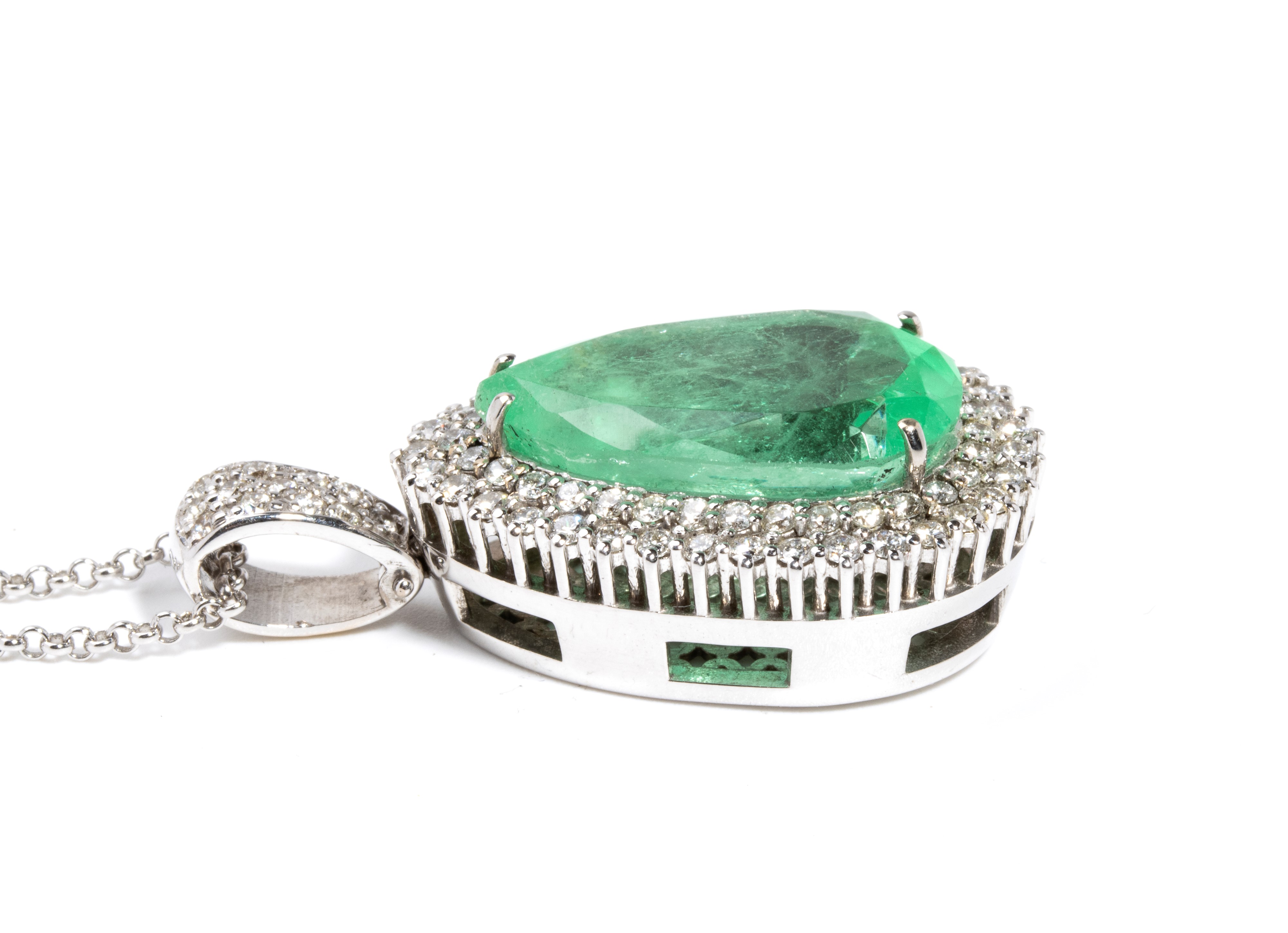 Girocollo in oro bianco con diamanti e smeraldo