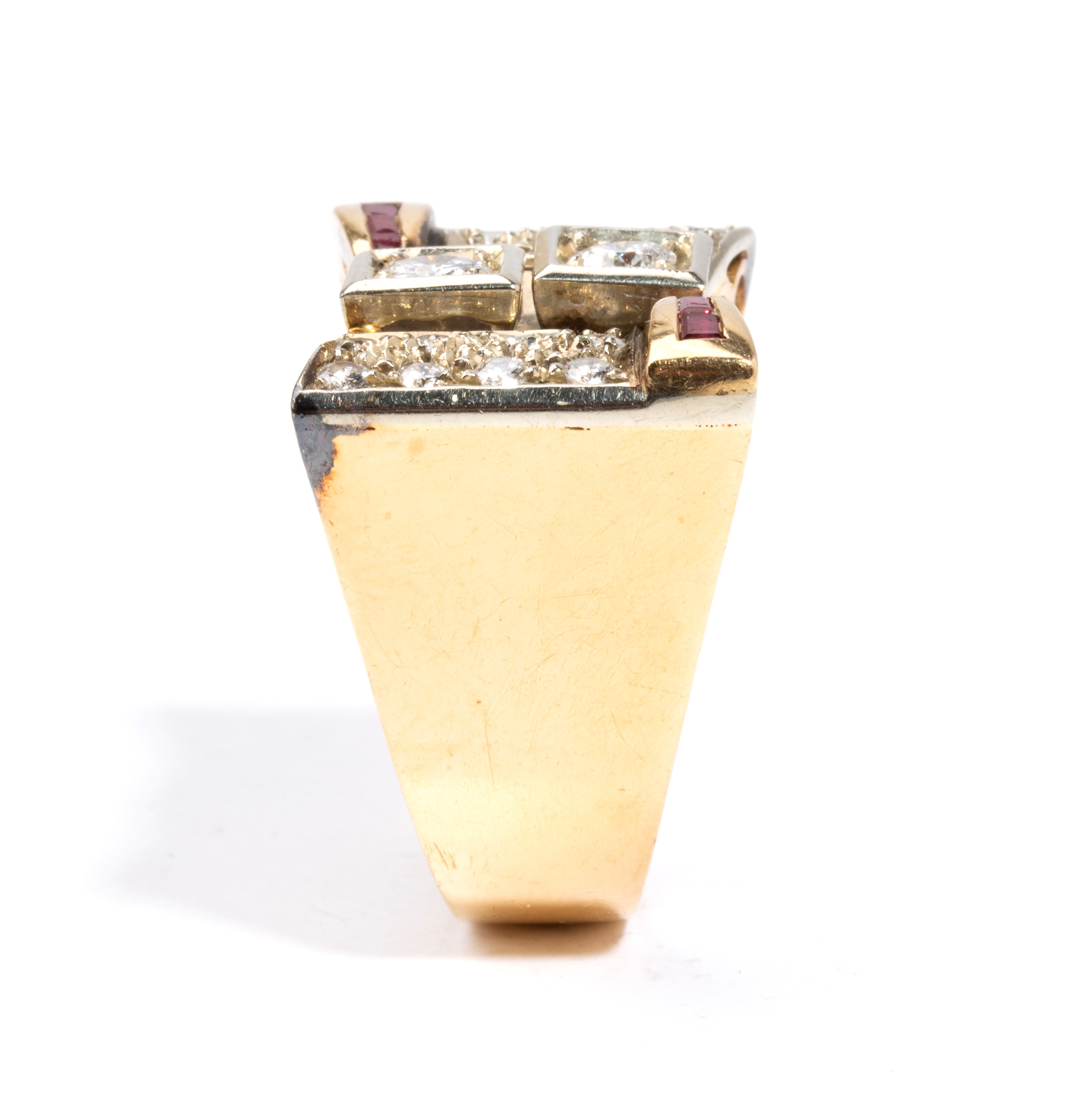 Anello in oro con diamanti e rubini