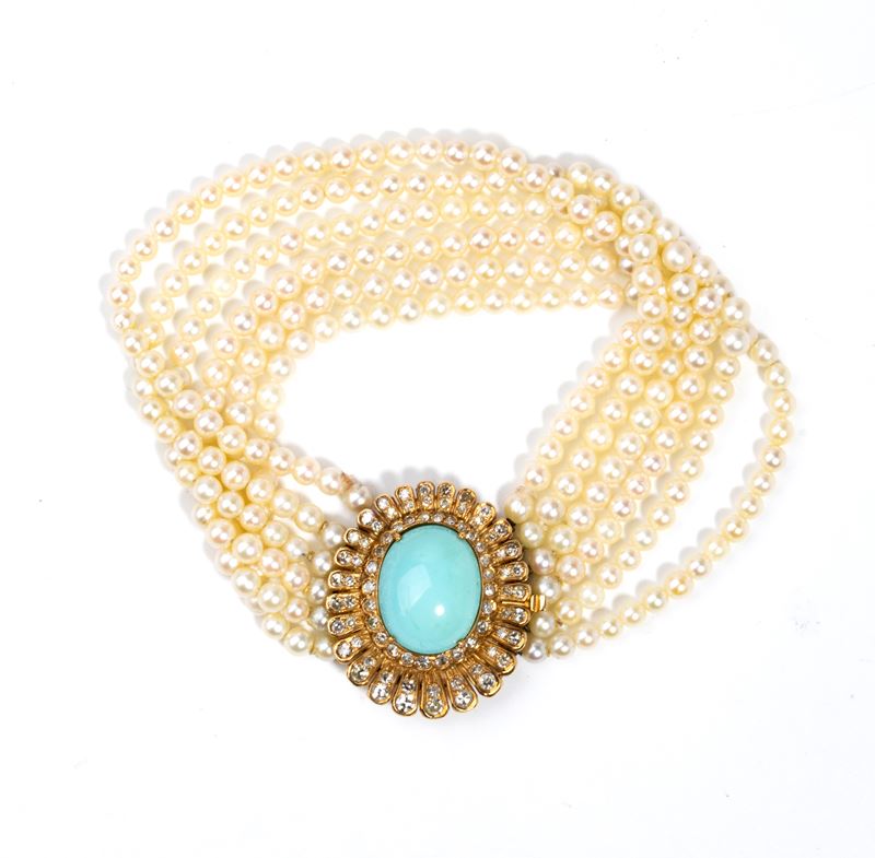 Bracciale, 6 fili di perle coltivate d’acqua salata con centrale in oro giallo e cabochon di turc...