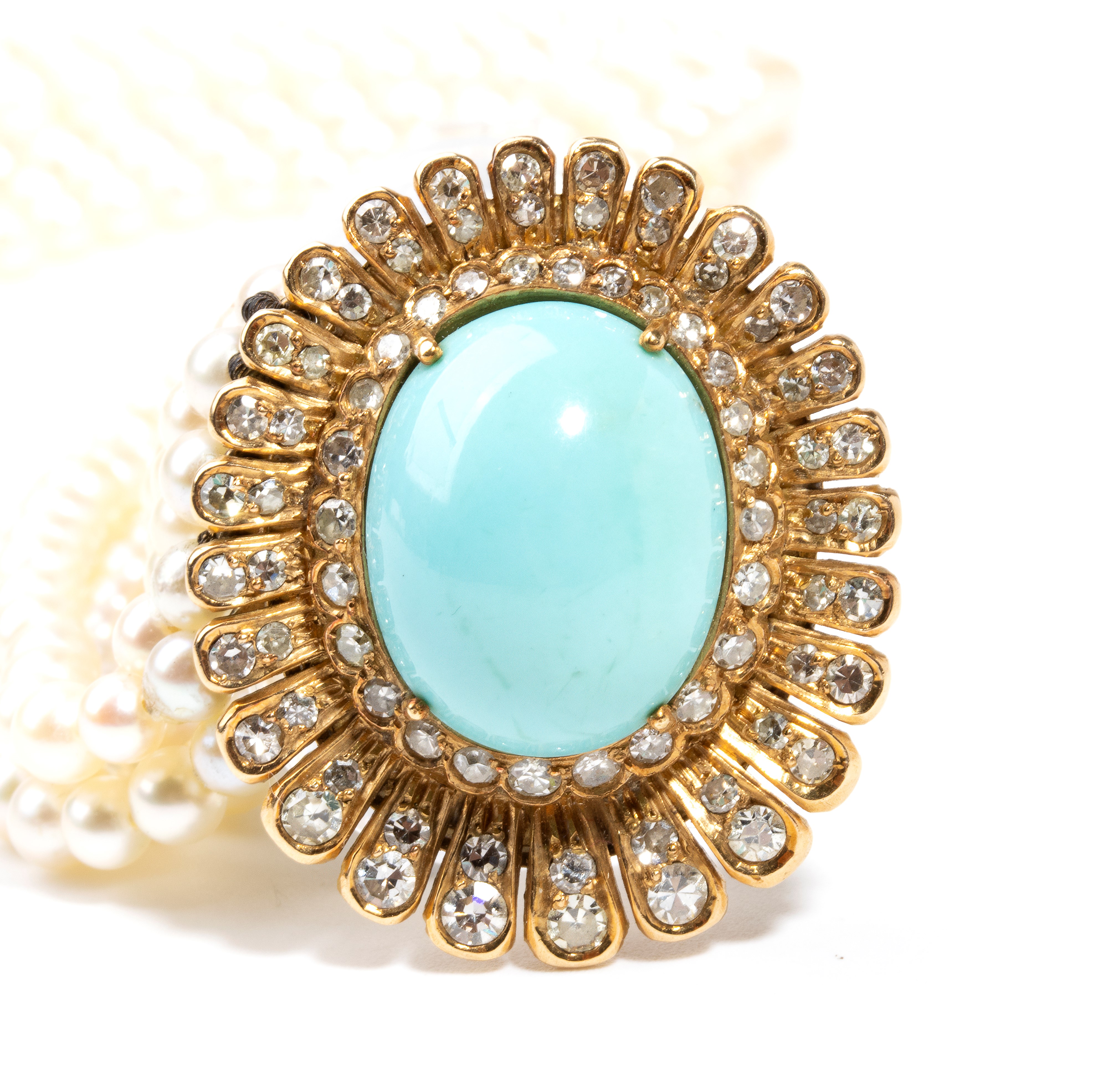 Bracciale, 6 fili di perle coltivate d’acqua salata con centrale in oro giallo e cabochon di turc...