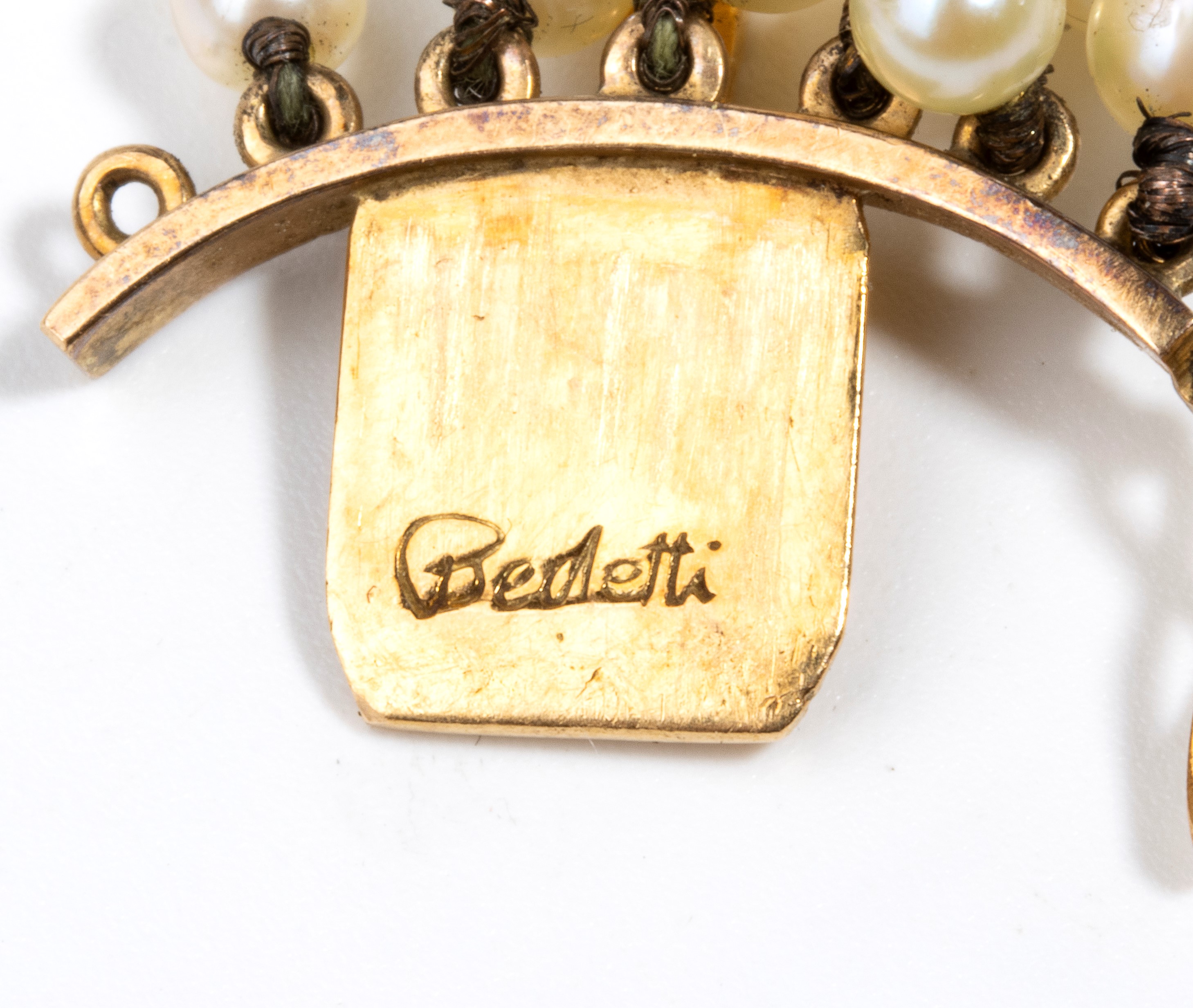 Bracciale, 6 fili di perle coltivate d’acqua salata con centrale in oro giallo e cabochon di turc...