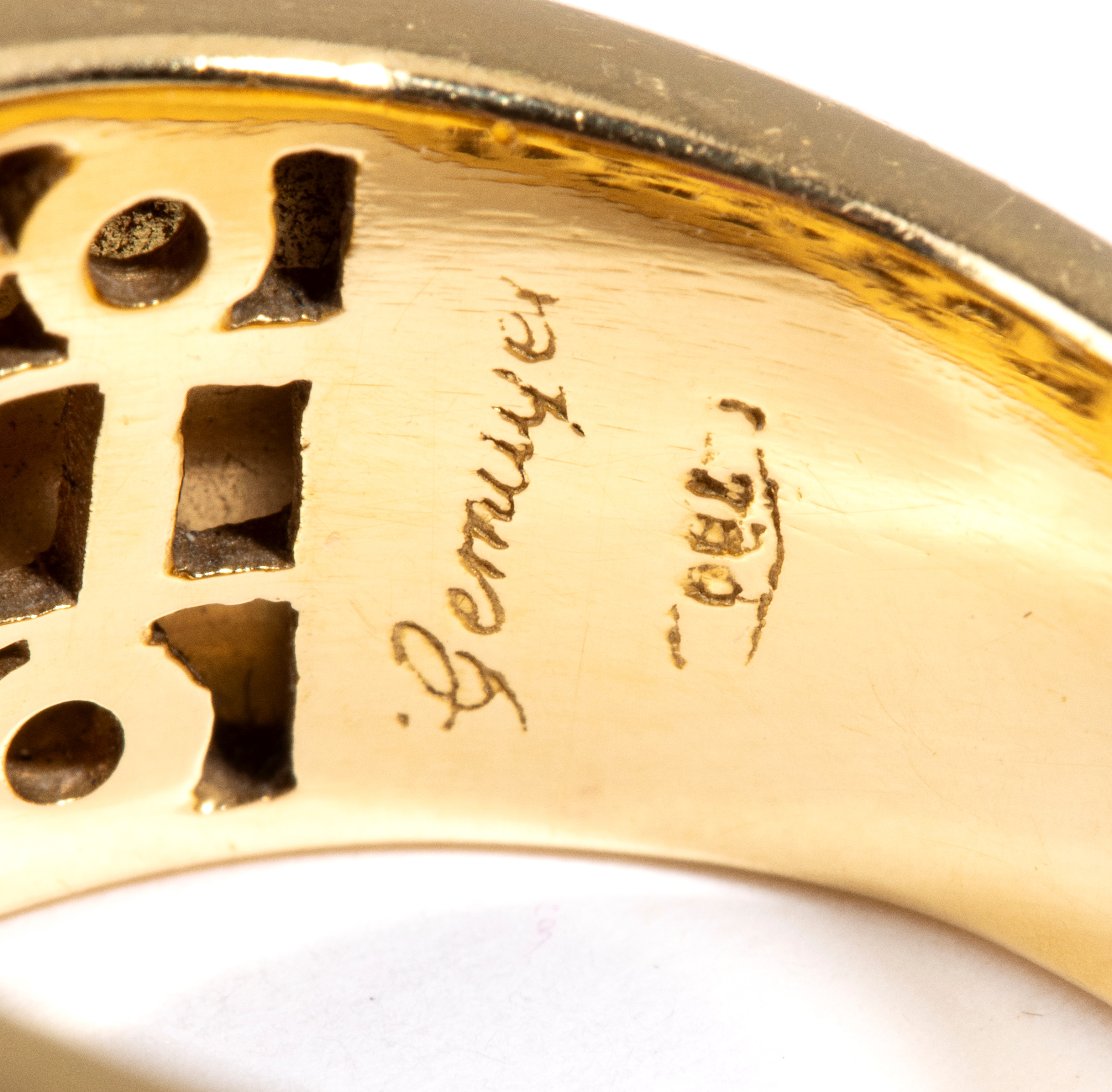 Anello in oro con diamanti e rubini