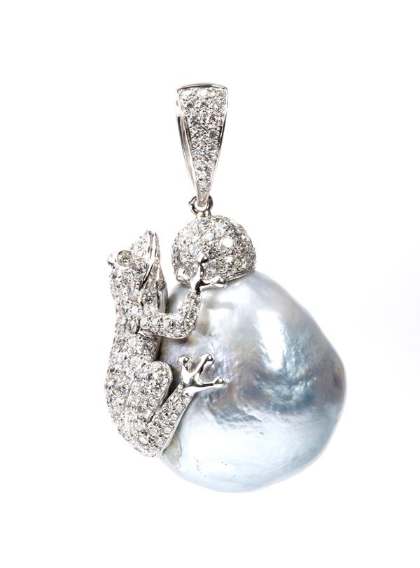 Gold pendant with baroque pearl and diamonds