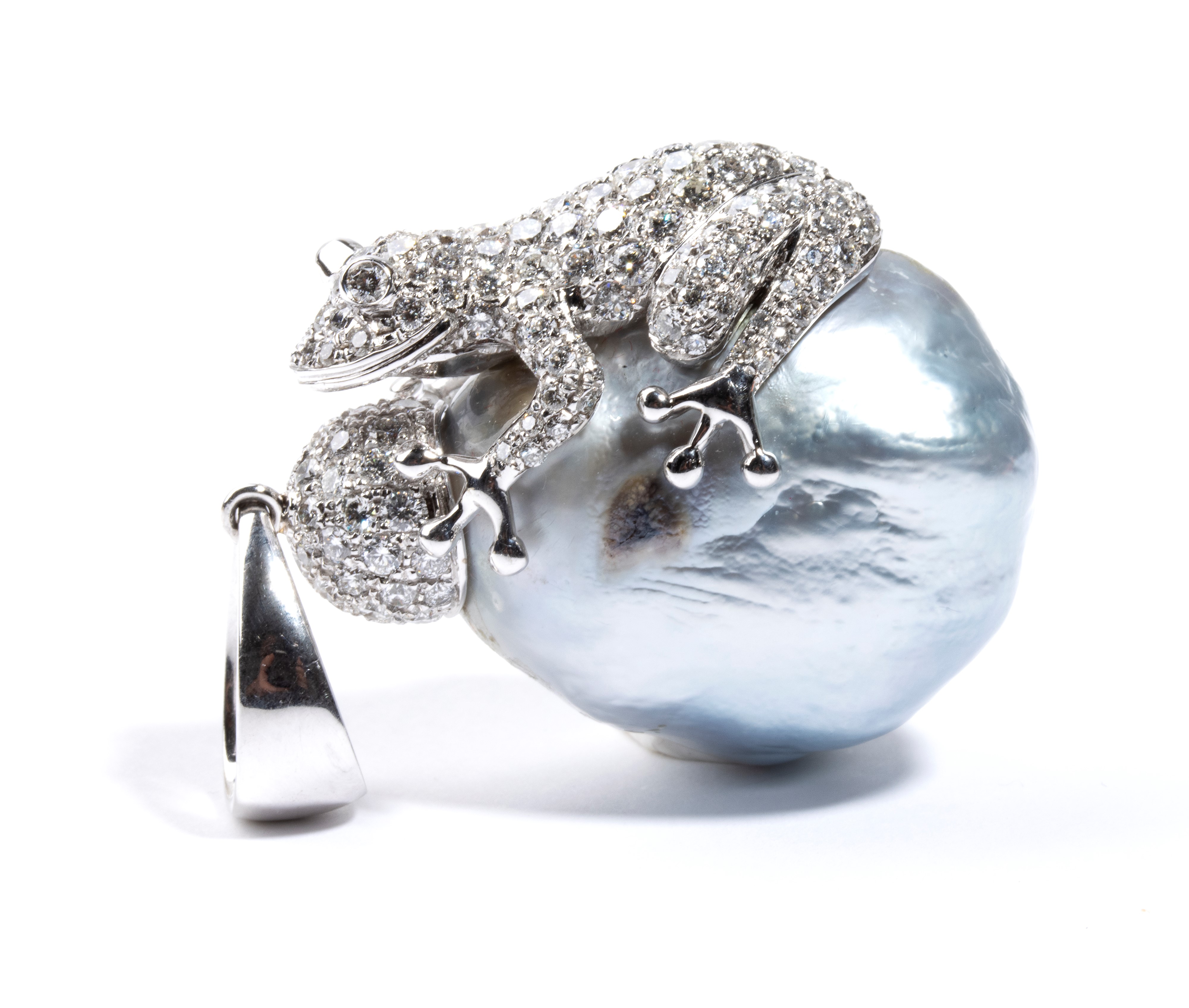 Pendente in oro con grande perla barocca e diamanti