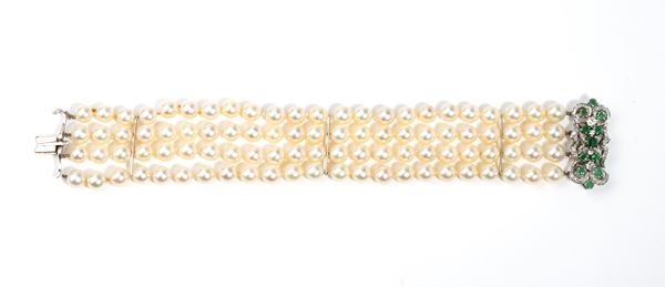 Bracciale in oro con perle, diamanti e smeraldi