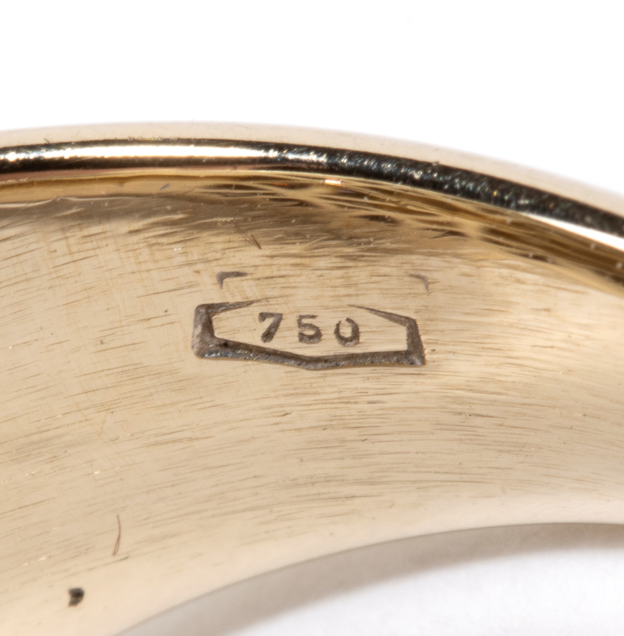 Anello in oro con perla e diamanti