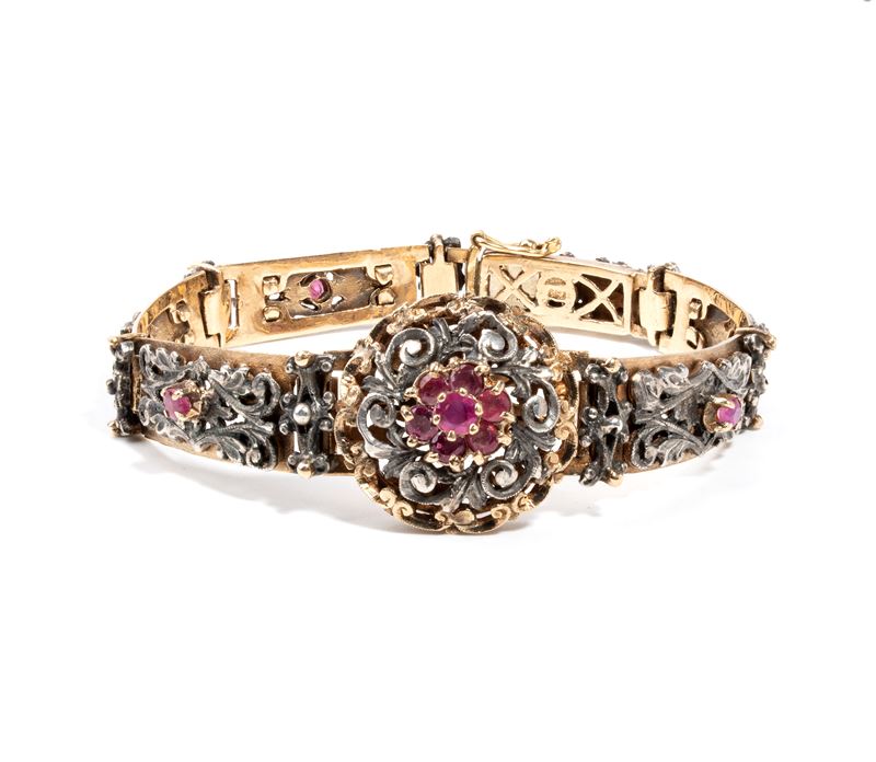 Bracciale in oro giallo 18k e argento, con inserti floreali e rubini