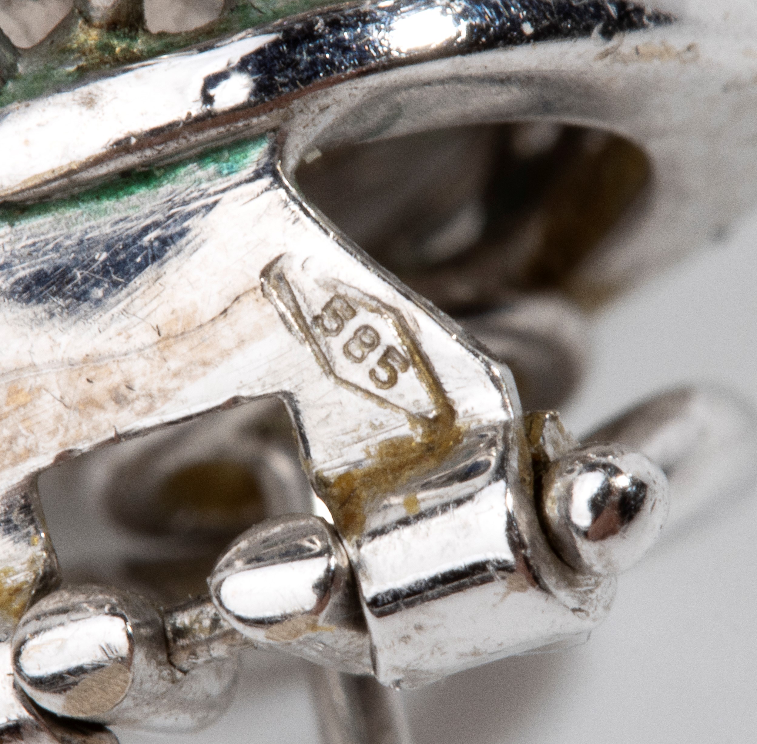 Orecchini in oro con perle Australiane, diamanti e zaffiri