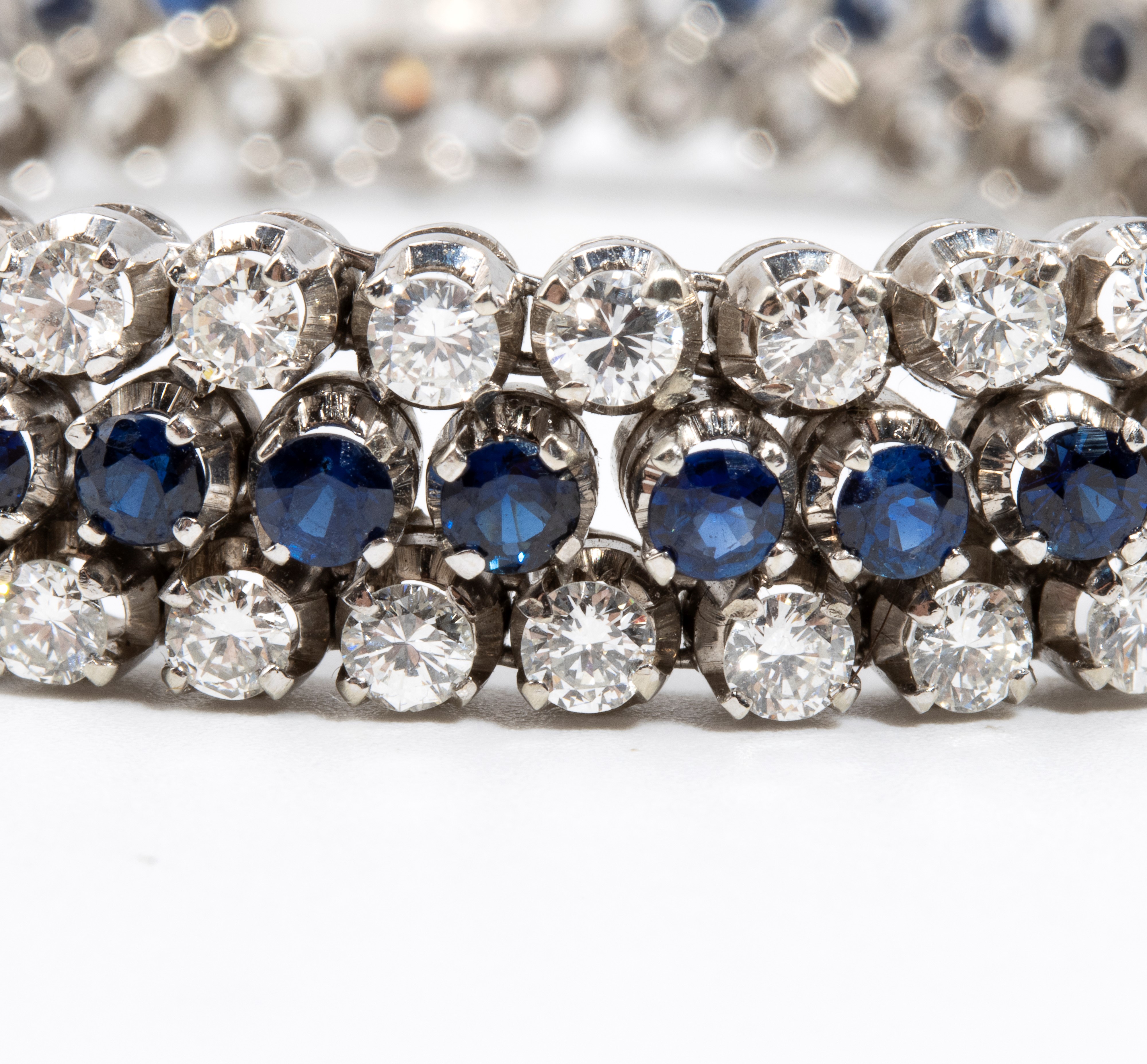 Bracciale in oro con diamanti e zaffiri