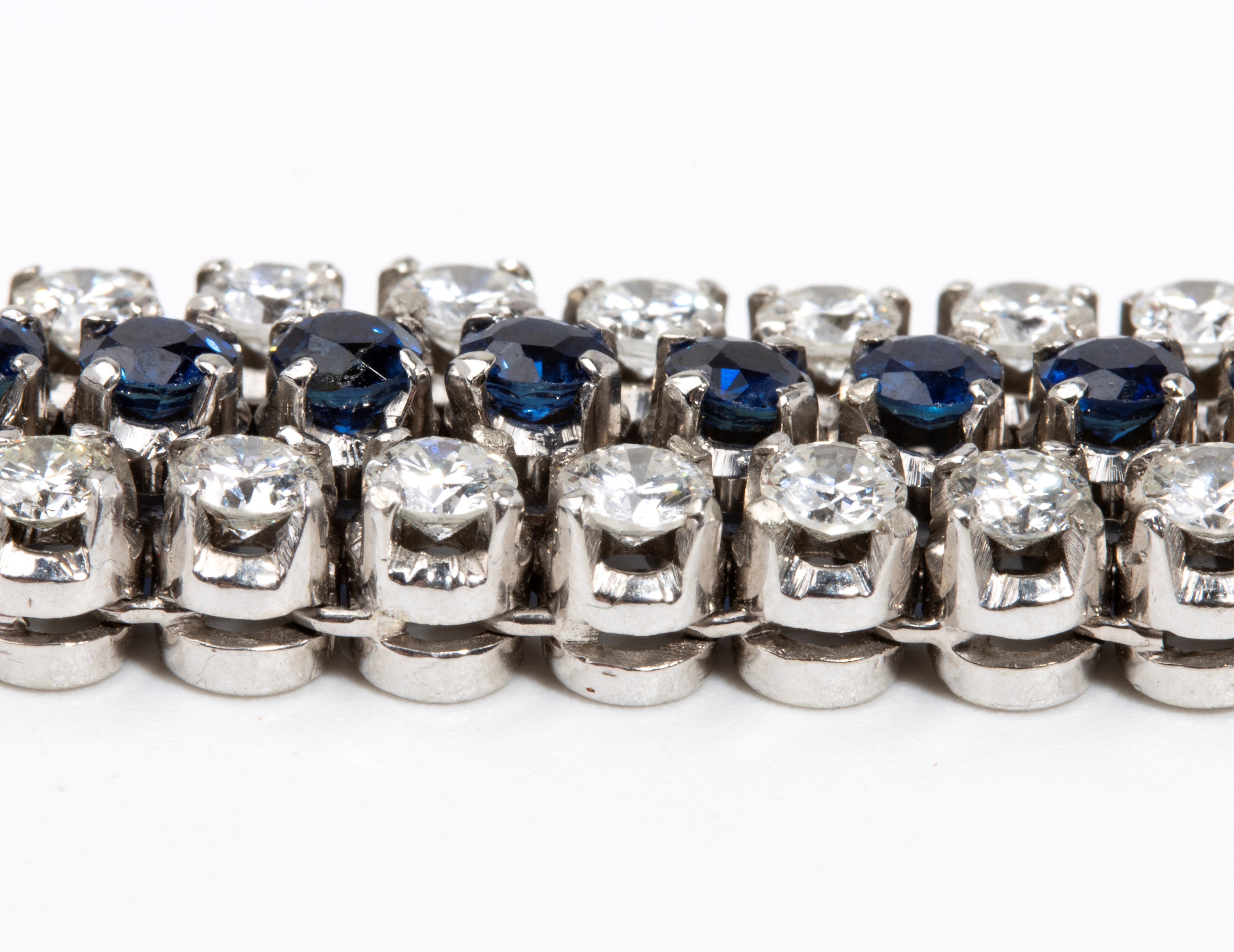 Bracciale in oro con diamanti e zaffiri